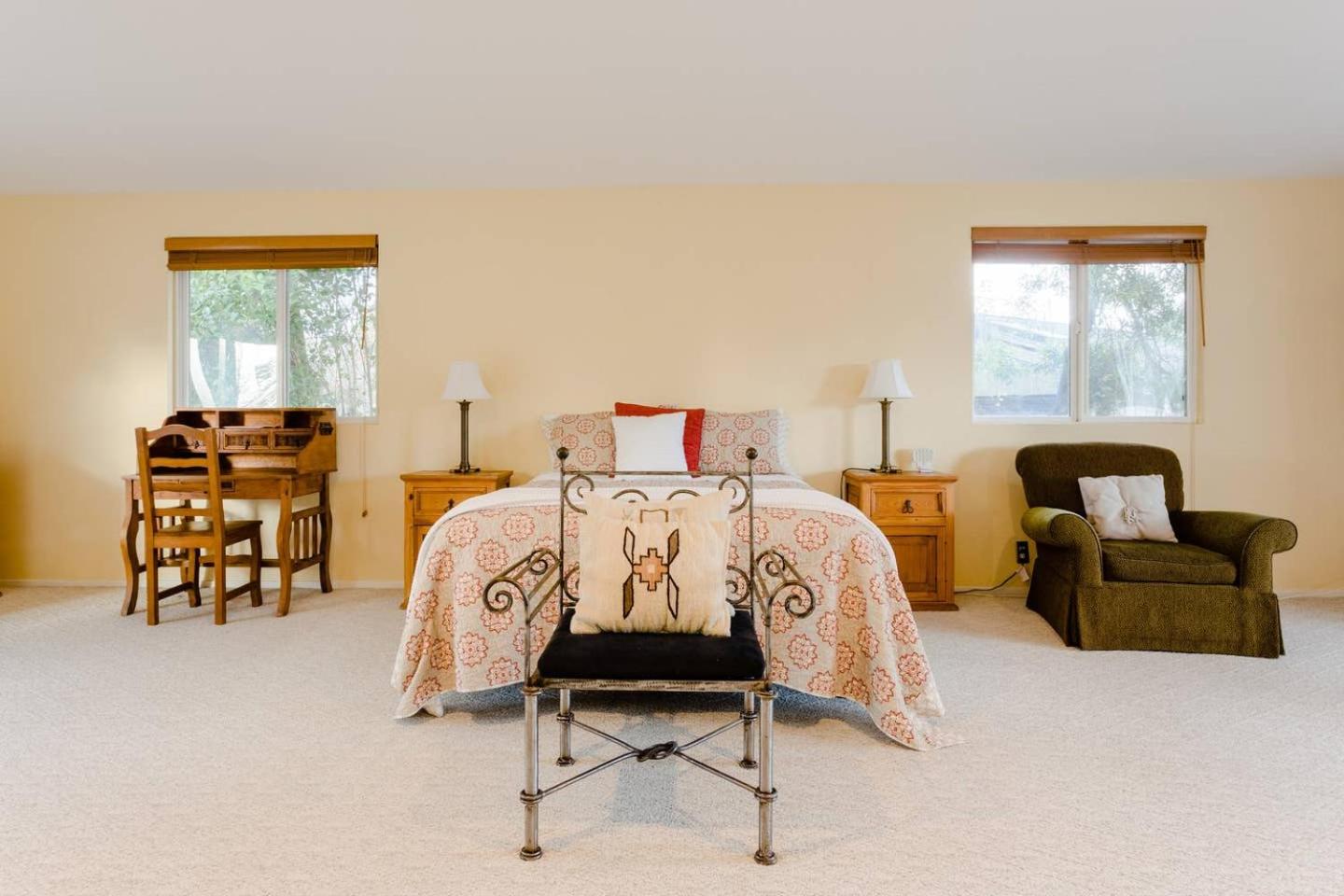 Two-Bedroom House photo 3