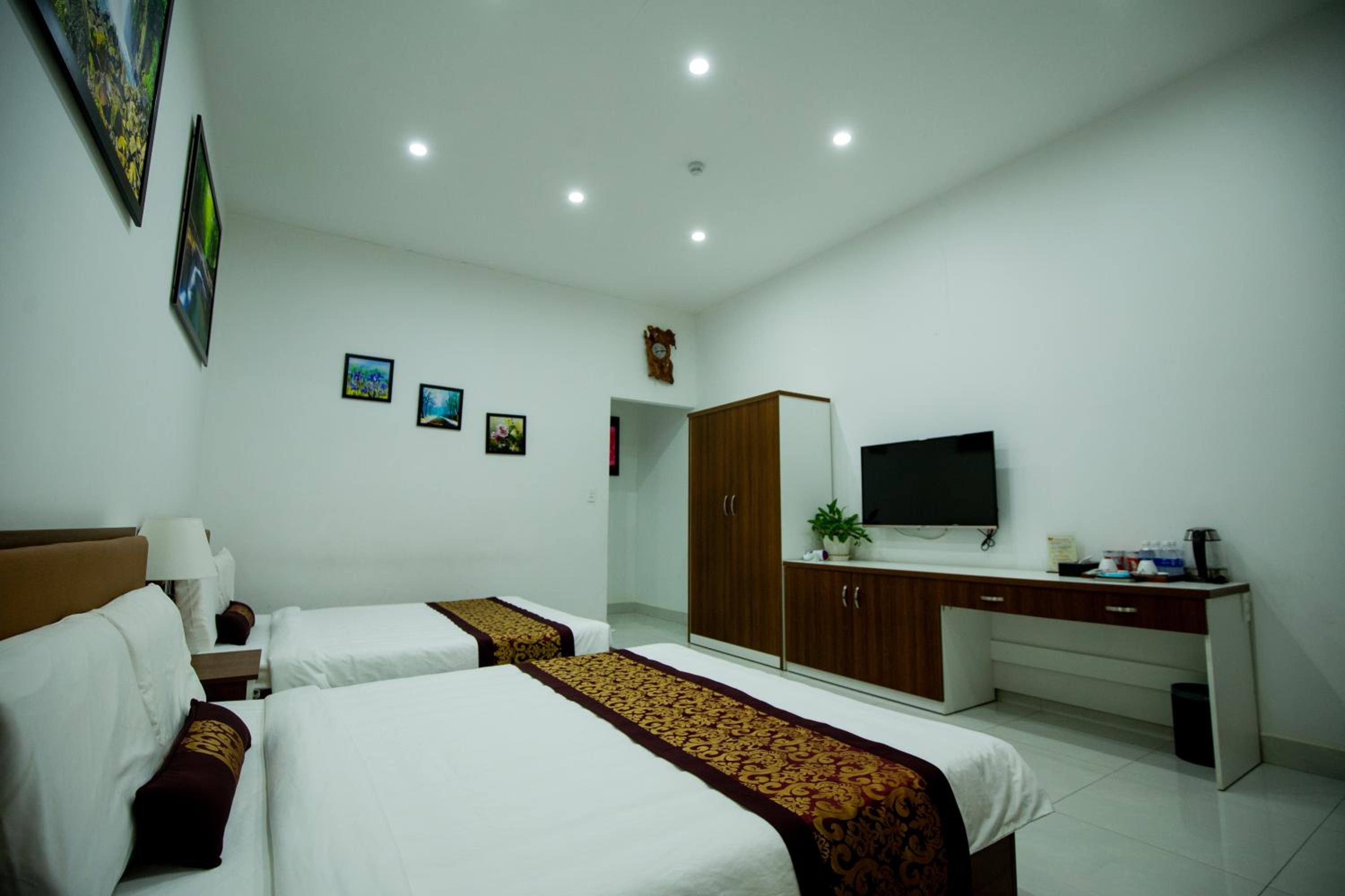 King Room with Two King Beds photo 1