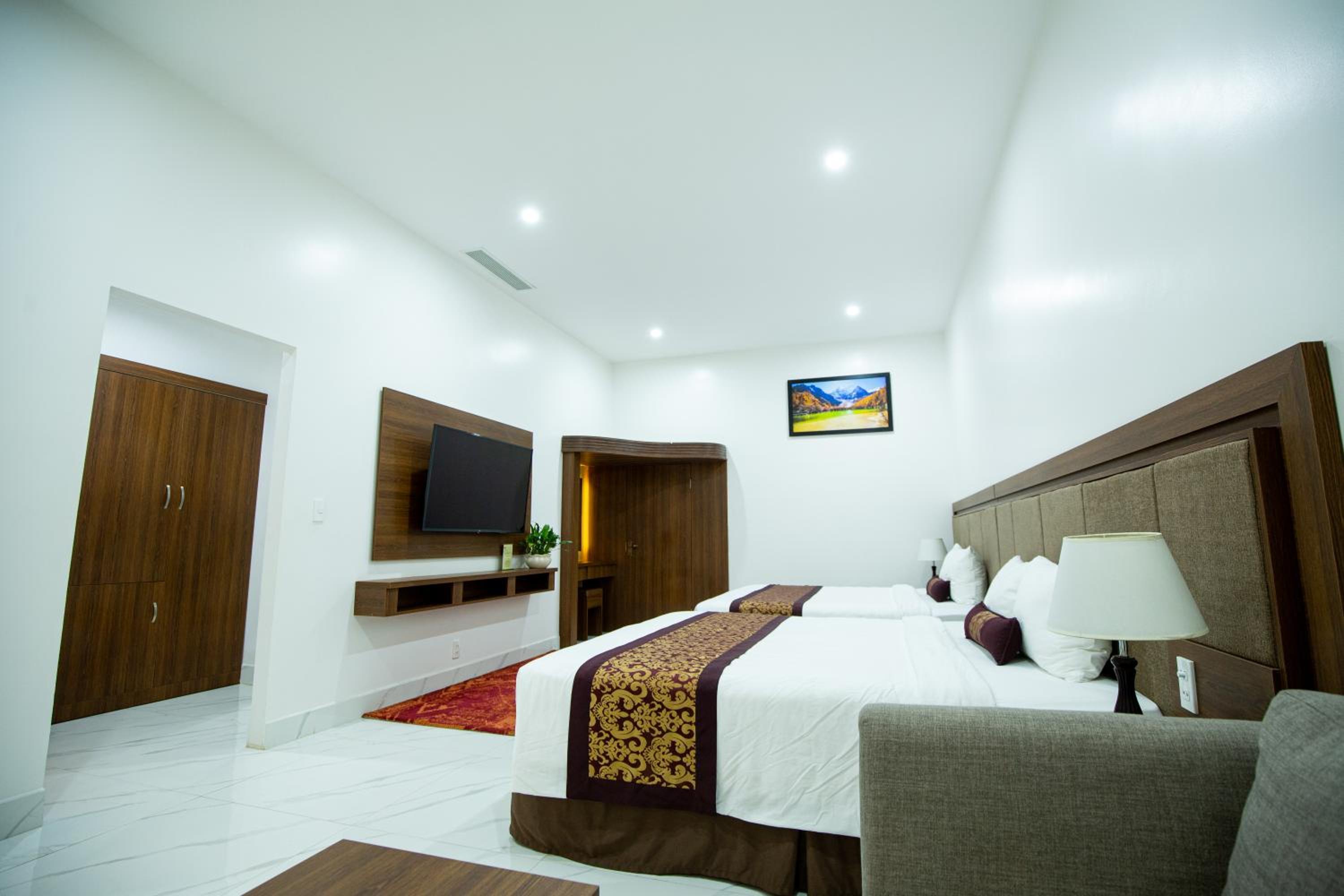 King Room with Two King Beds photo 2