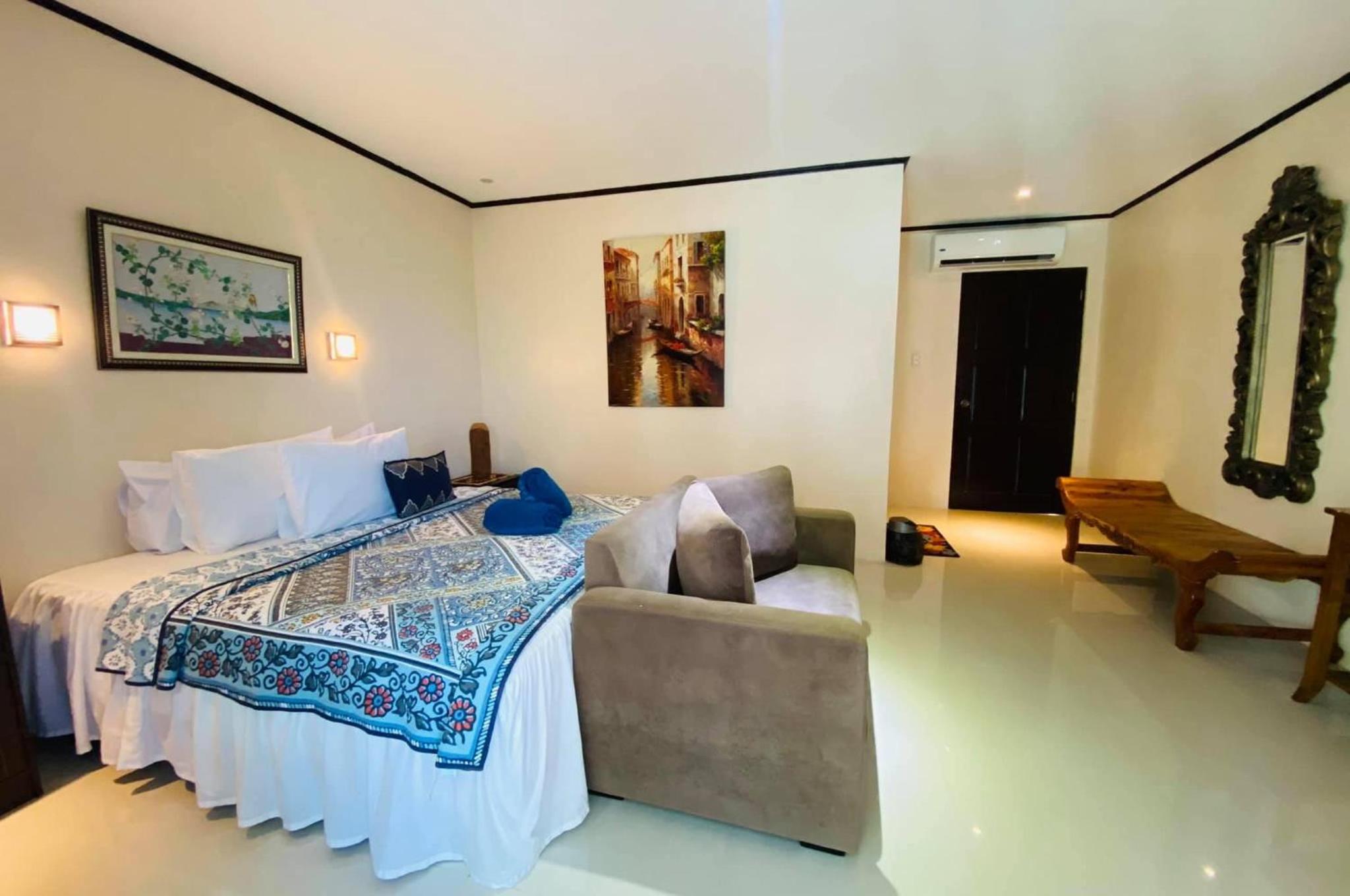 Deluxe King Room - Photo 5
