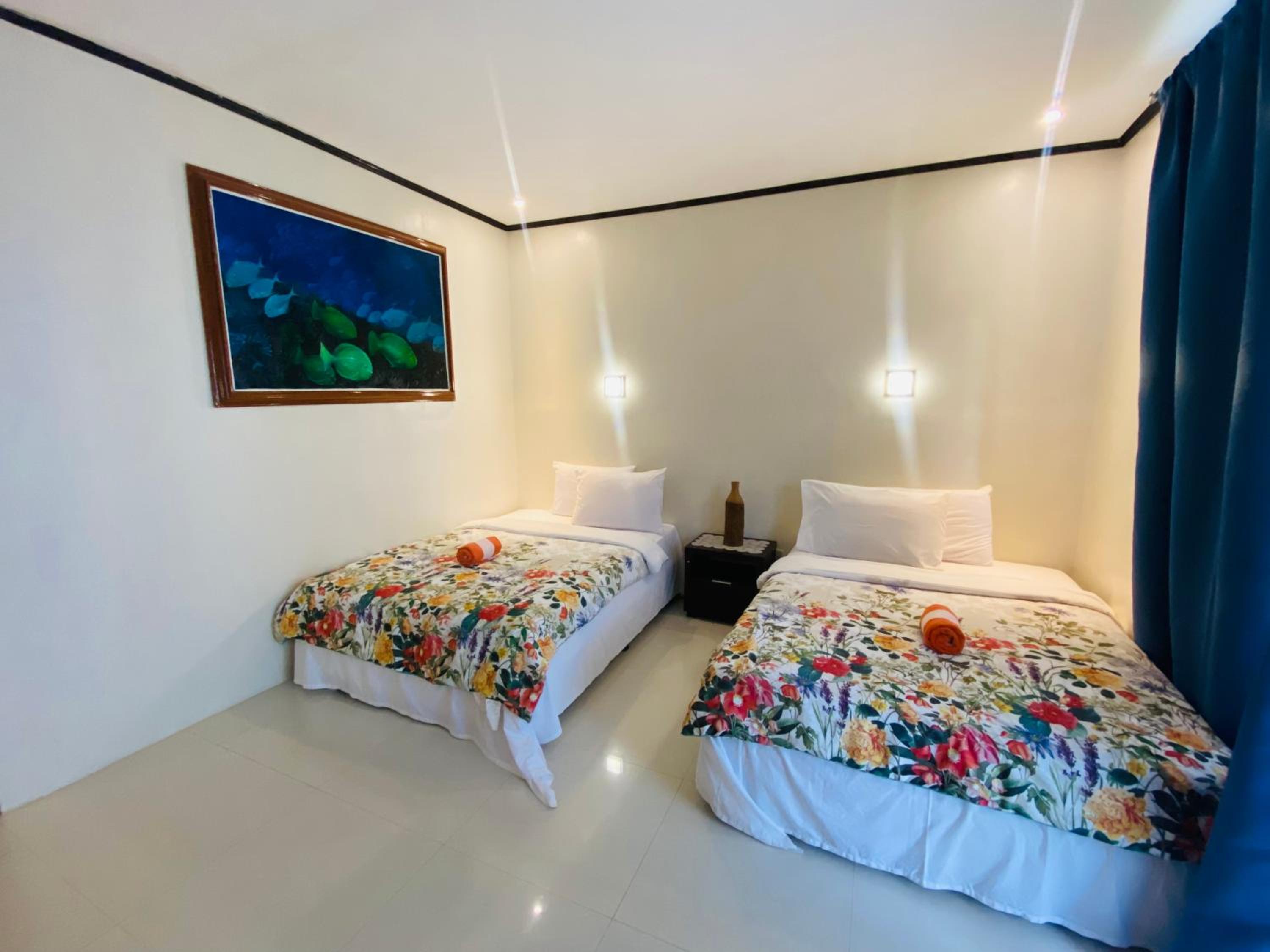 Deluxe Twin Room with Sea View - Photo 6