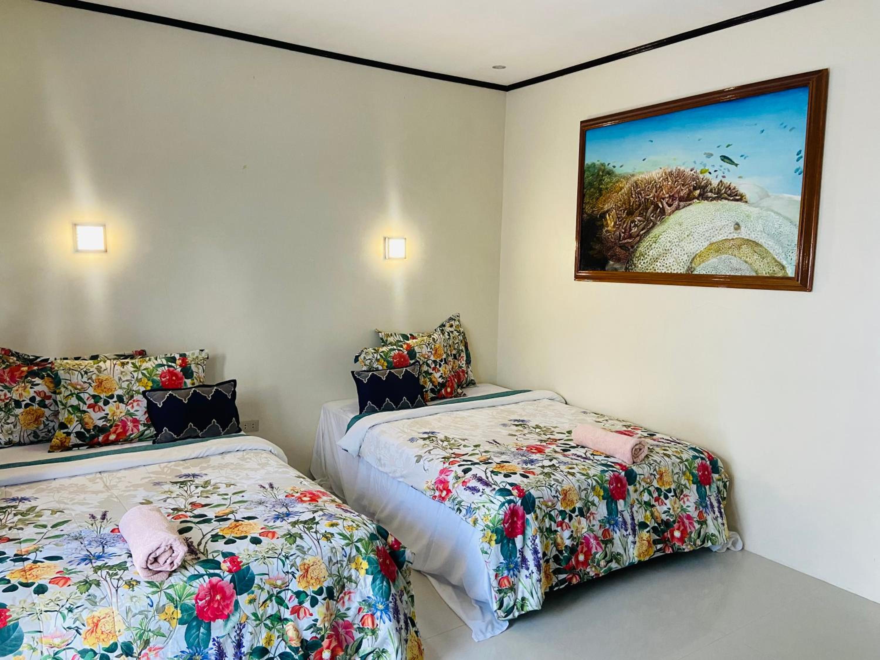Deluxe Twin Room with Sea View - Photo 9