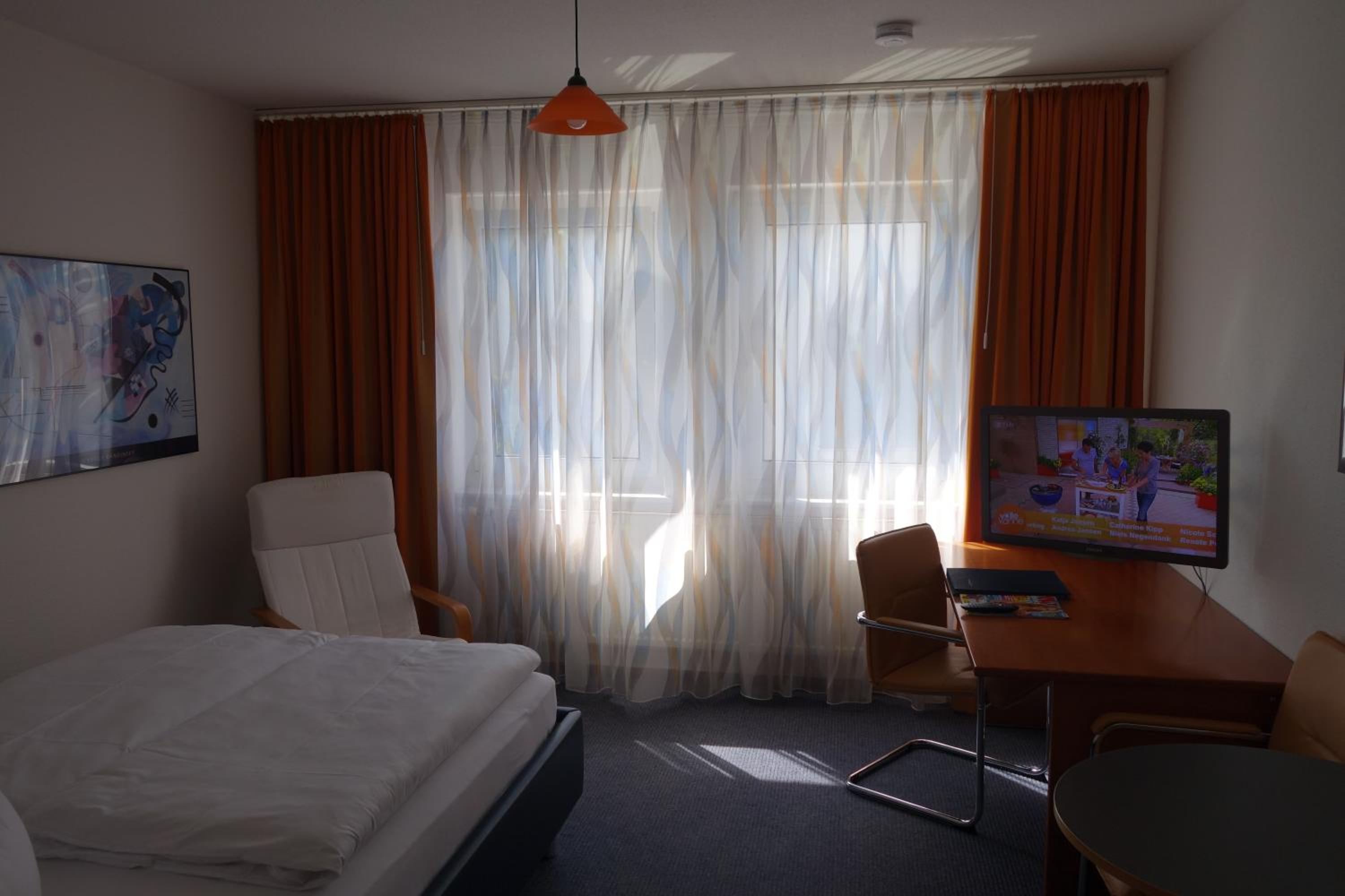 Double Room with queensize bed - Photo 4