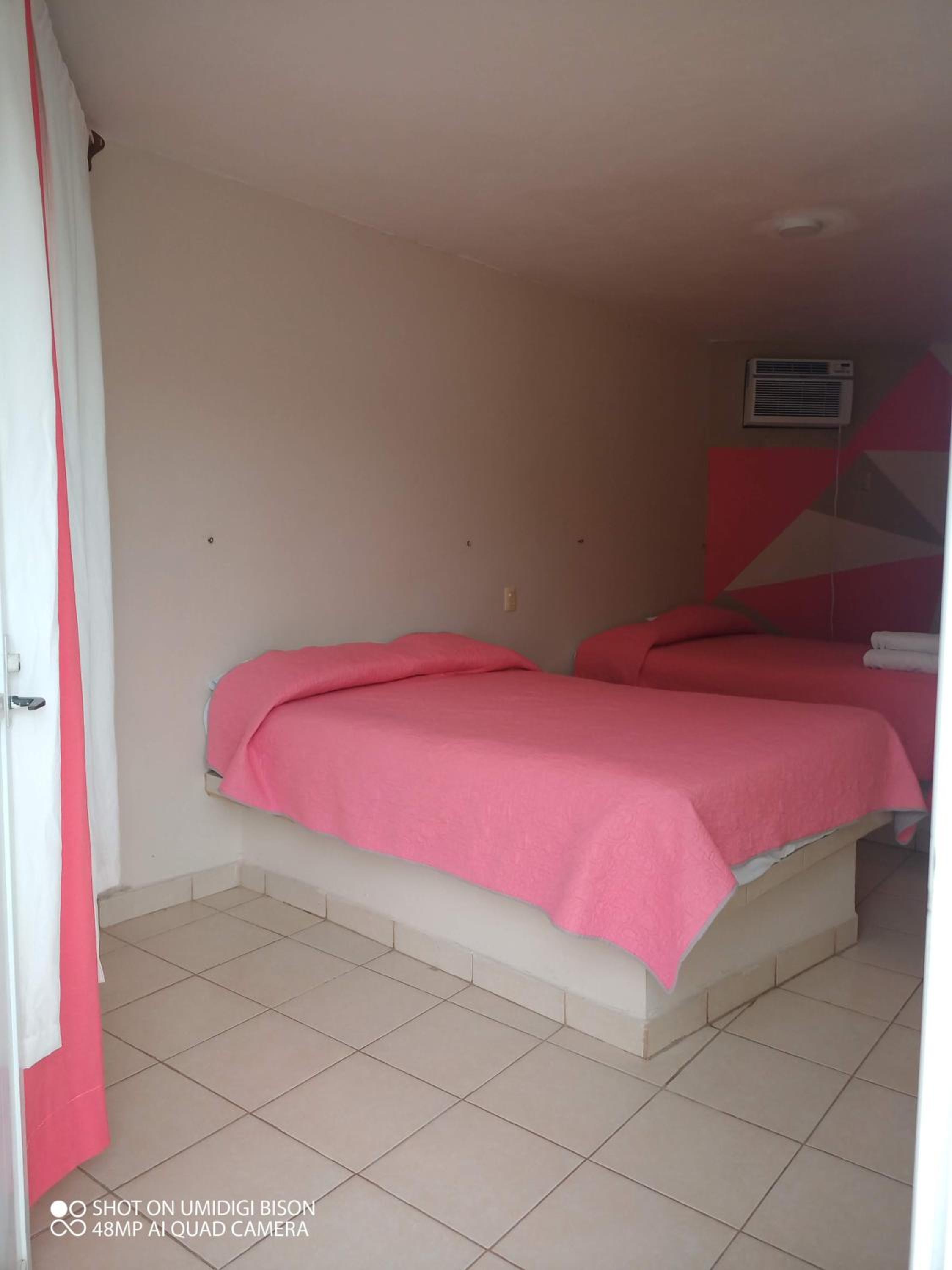 Twin Room with Pool View photo 2