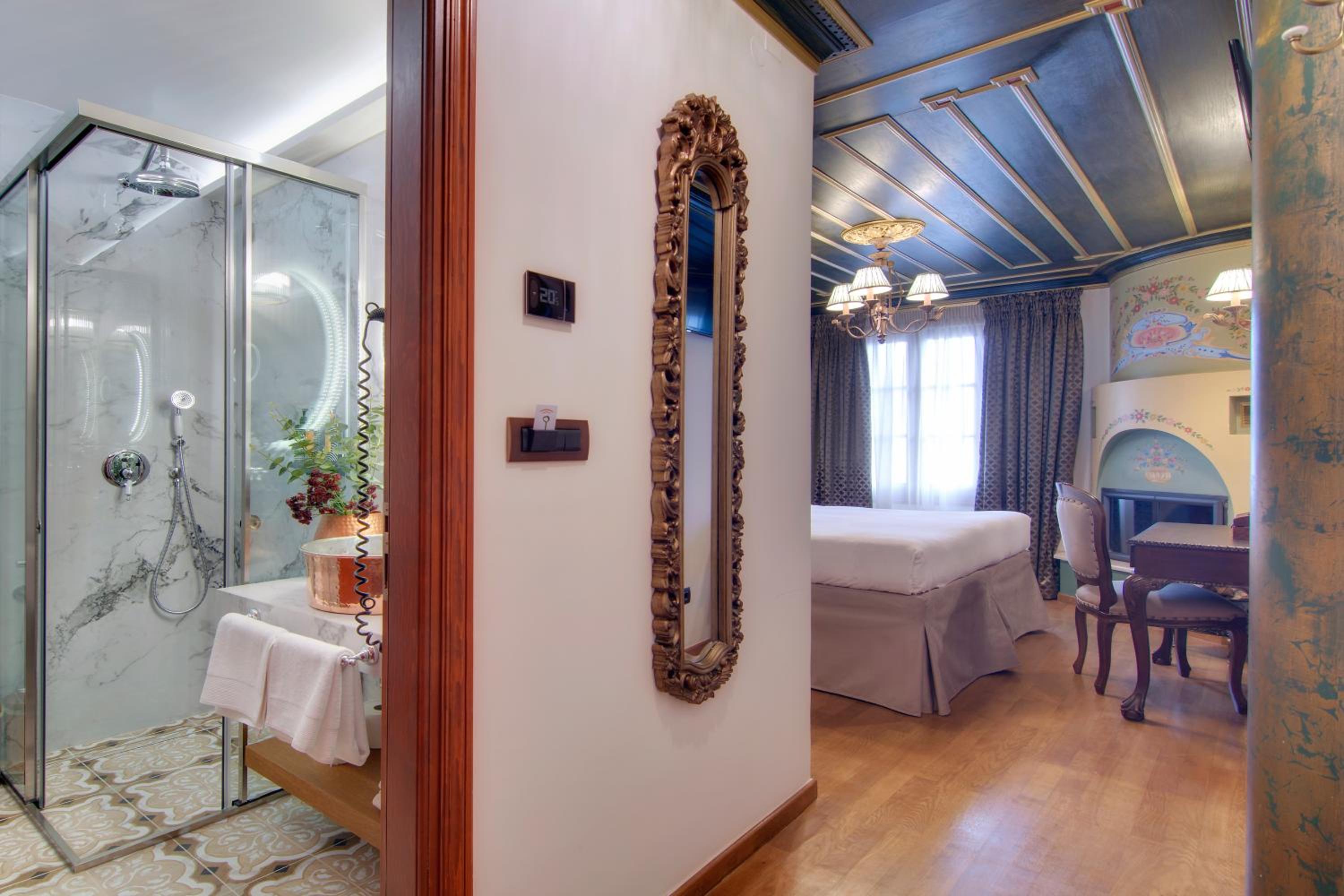 Deluxe Double Room - Photo 18