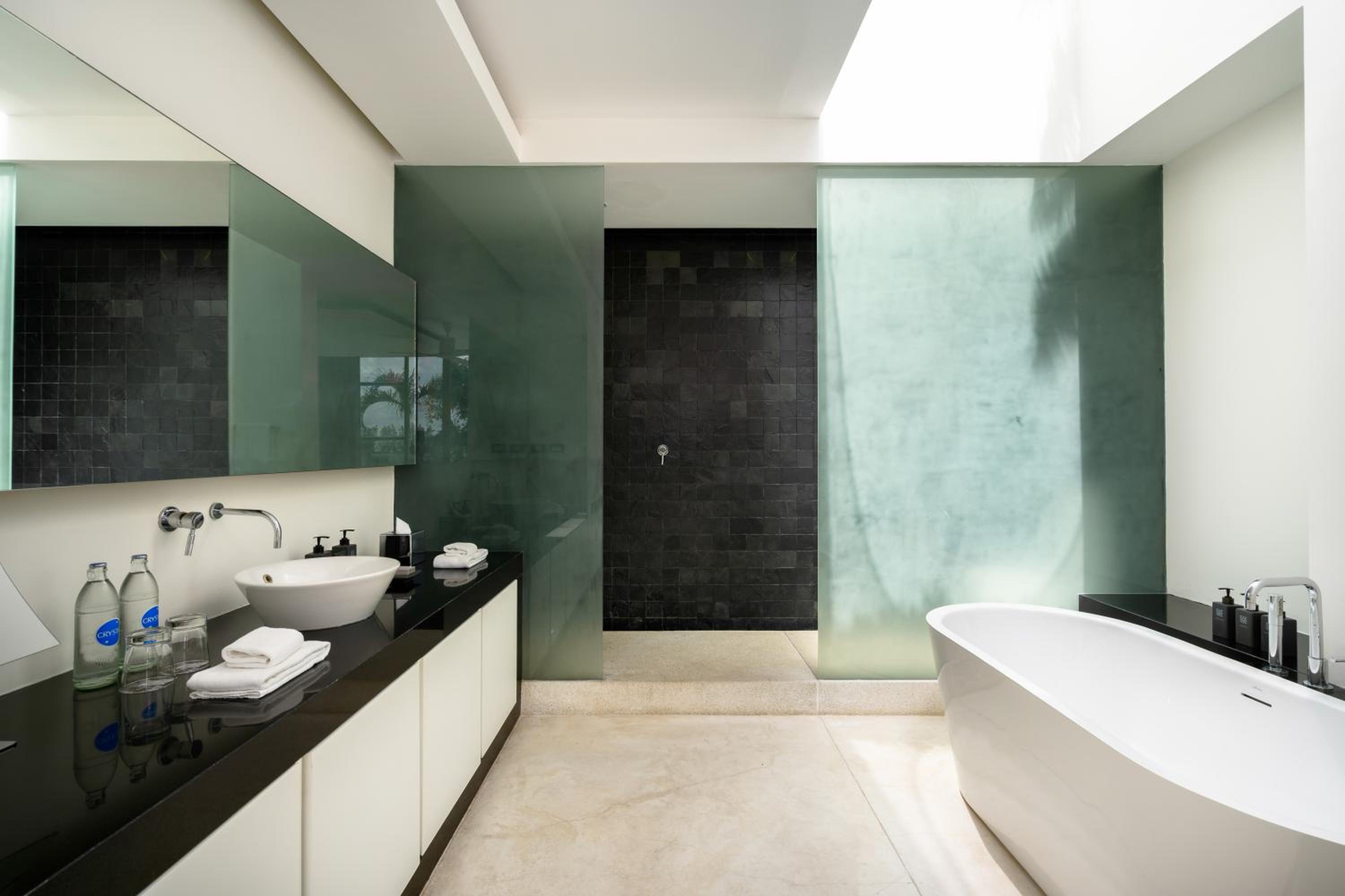 Three-Bedroom Villa photo 3
