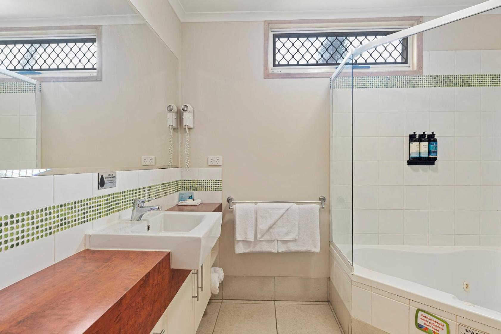 Two Bedroom Cottage photo 2