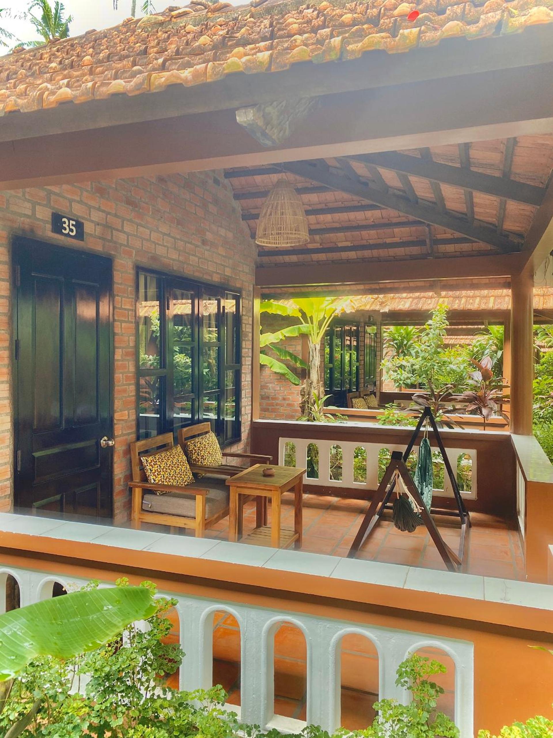 Bungalow with Garden View