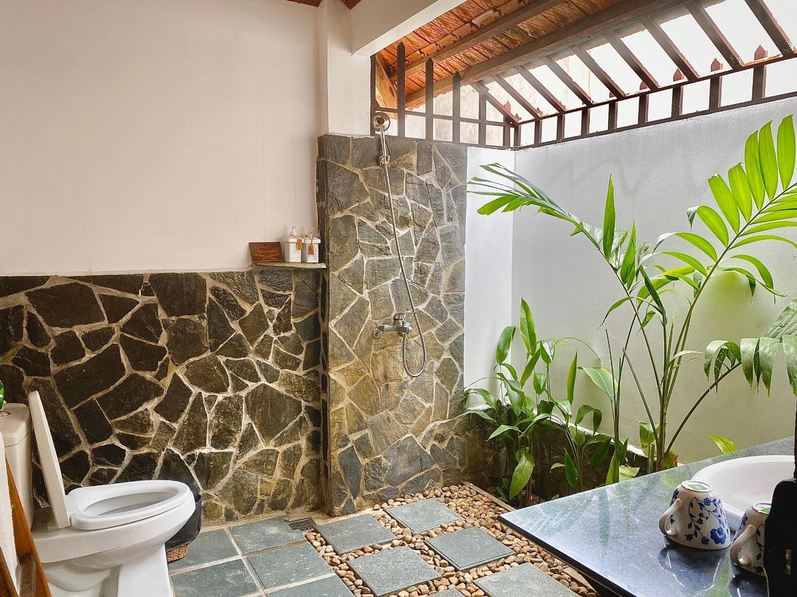 Bungalow with Garden View thumbnail 5