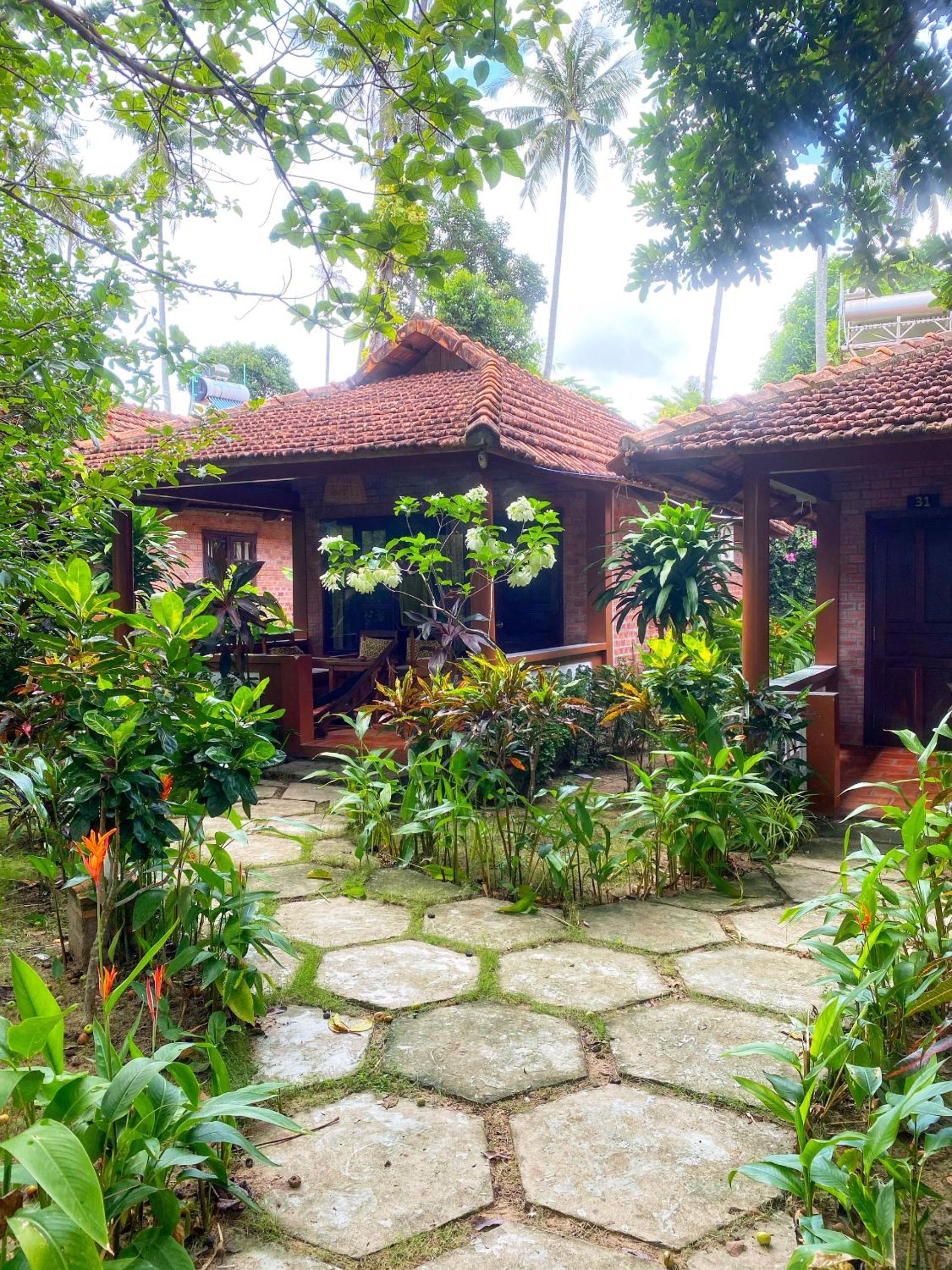 Bungalow with Garden View