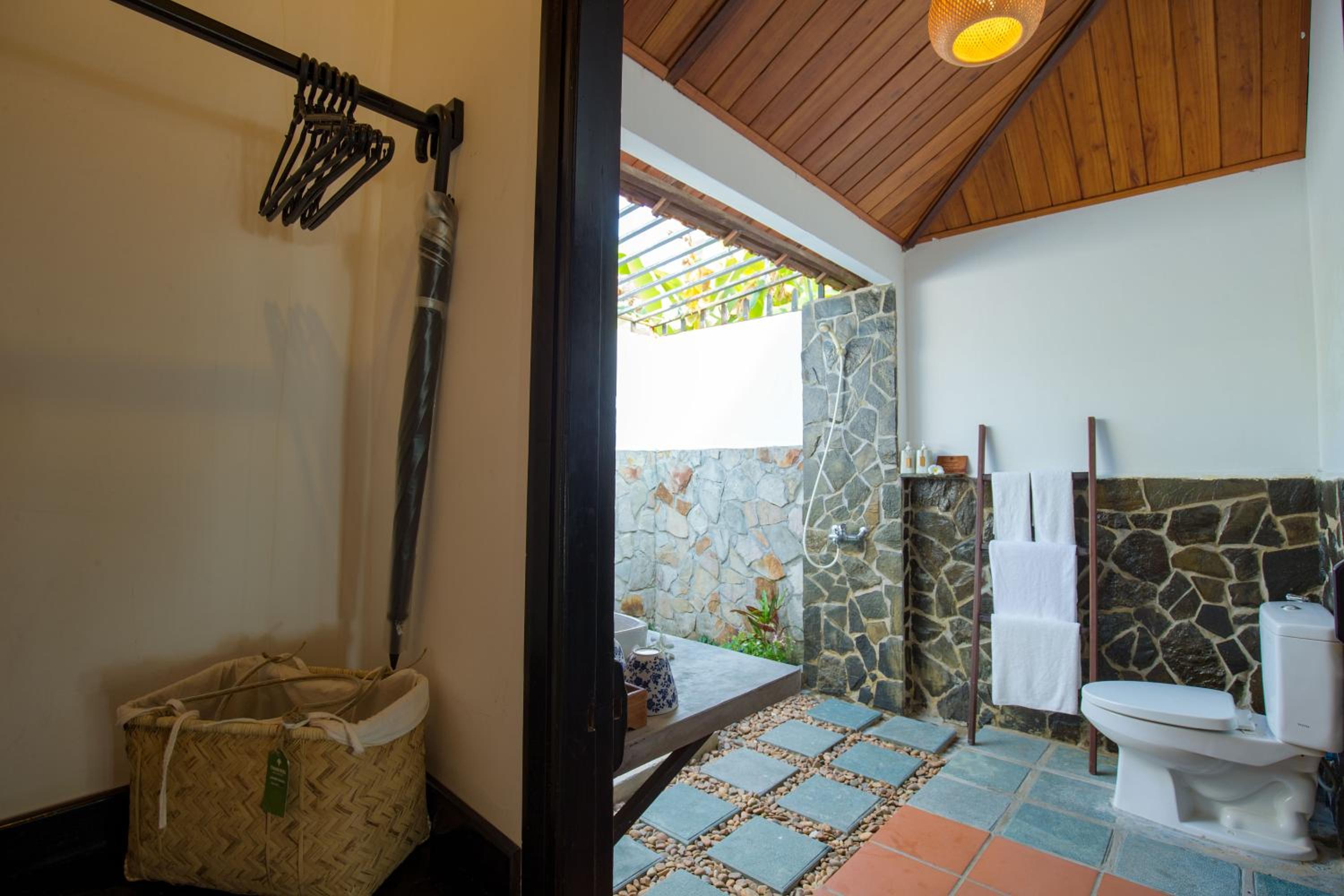 Bungalow with Garden View