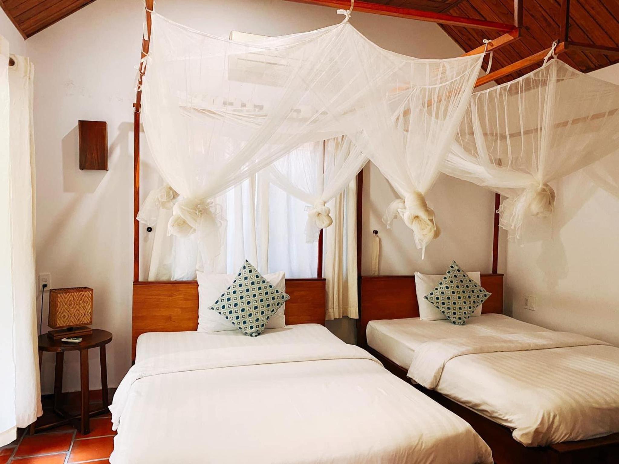 Deluxe Family Bungalow with Sea View thumbnail 5