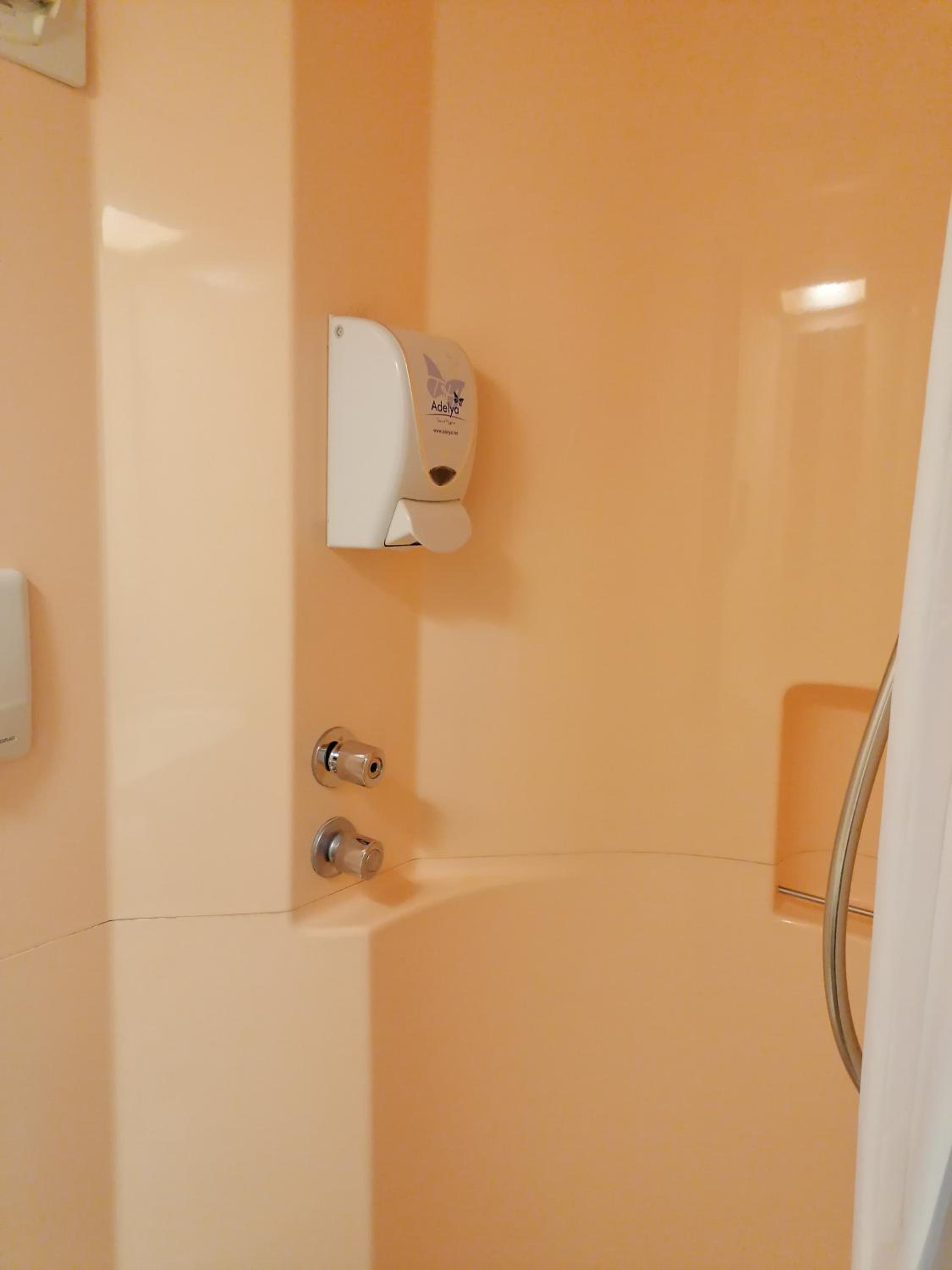 Budget Twin Room photo 2