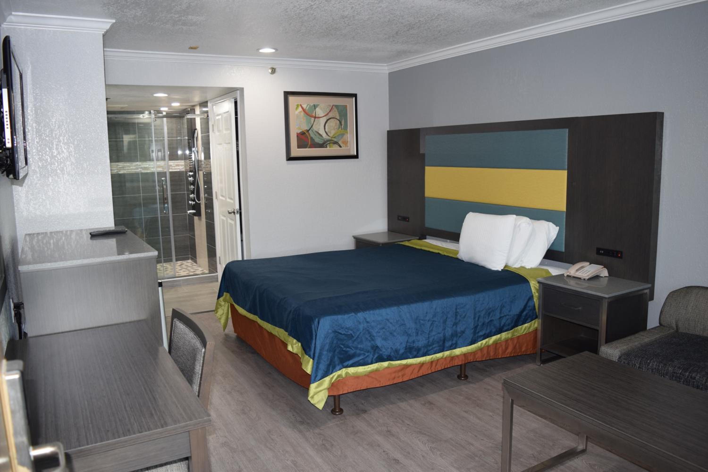Deluxe Double Room with Shower