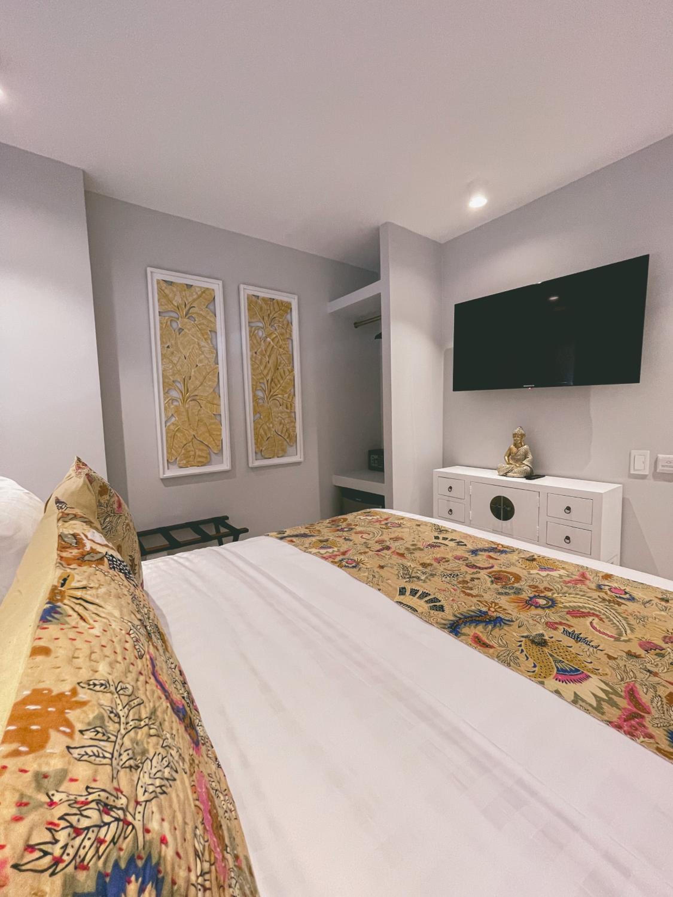 Deluxe Room - Photo 9