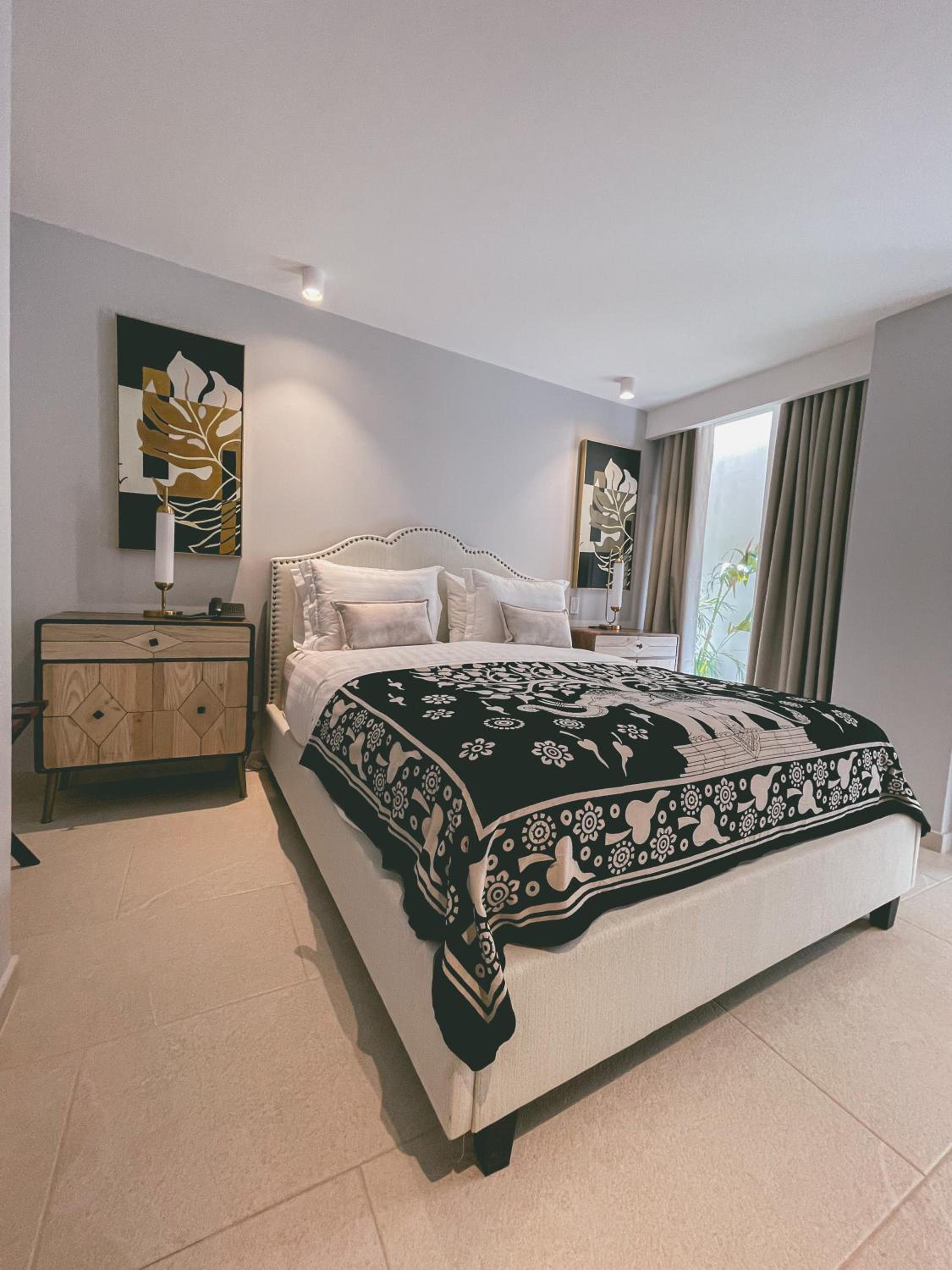 Deluxe King Room photo 2
