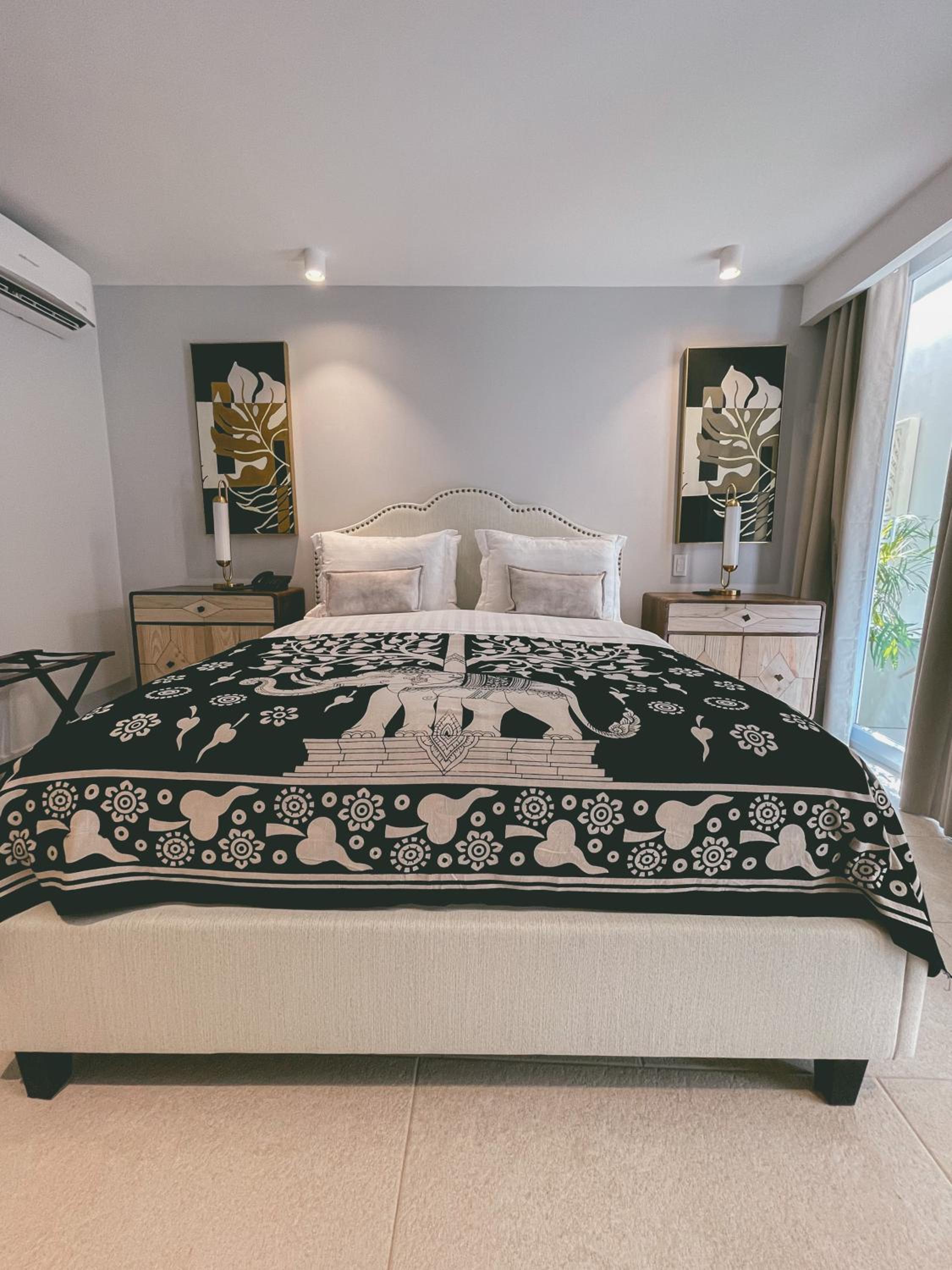 Deluxe King Room photo 3