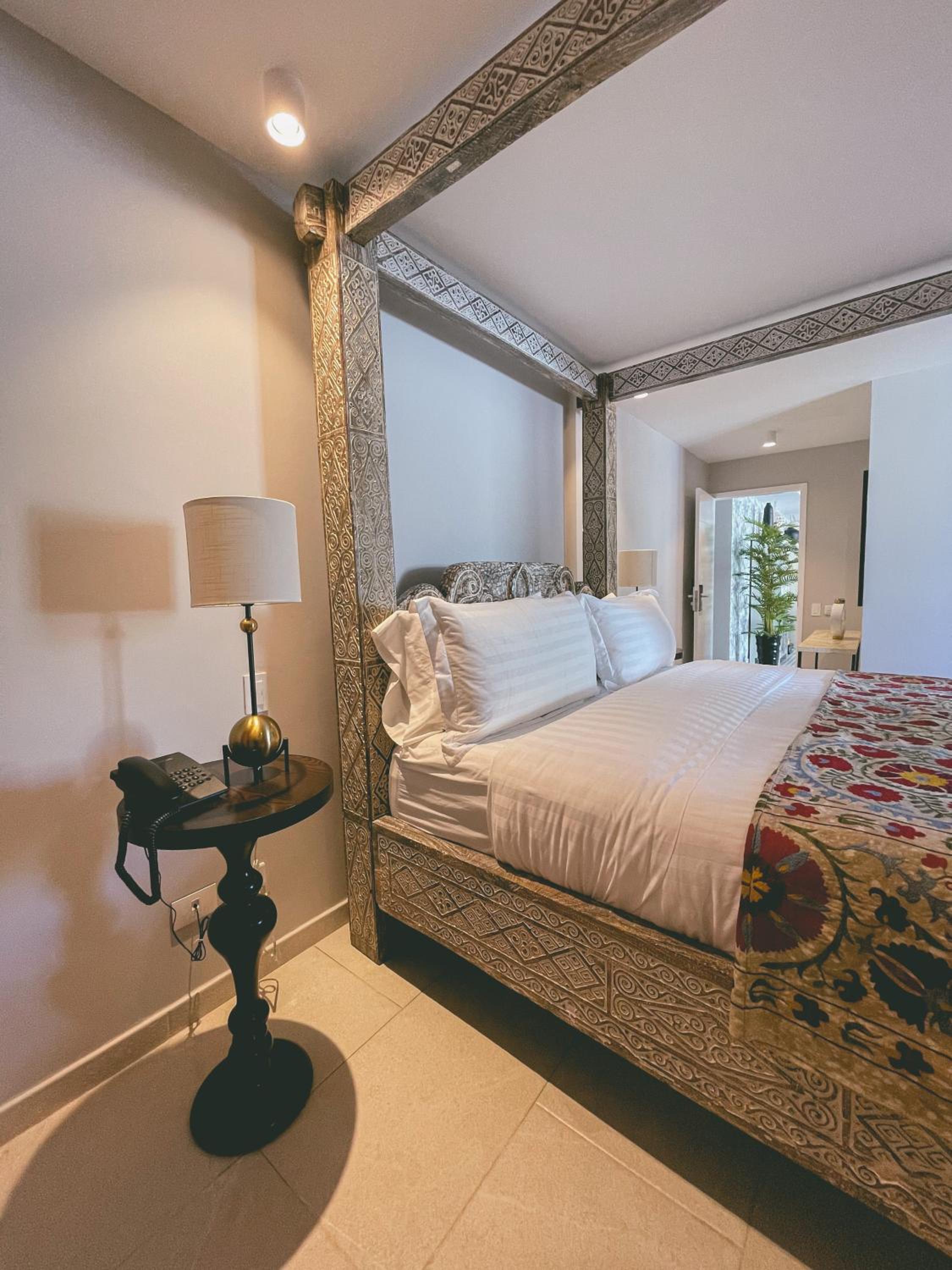 Suite - Photo 32