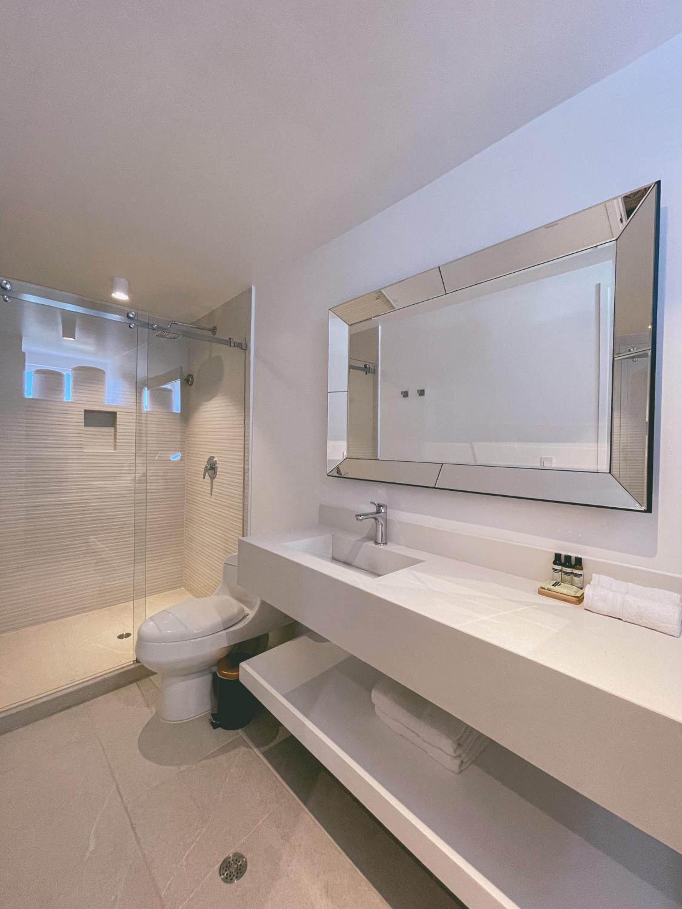 Suite - Photo 8