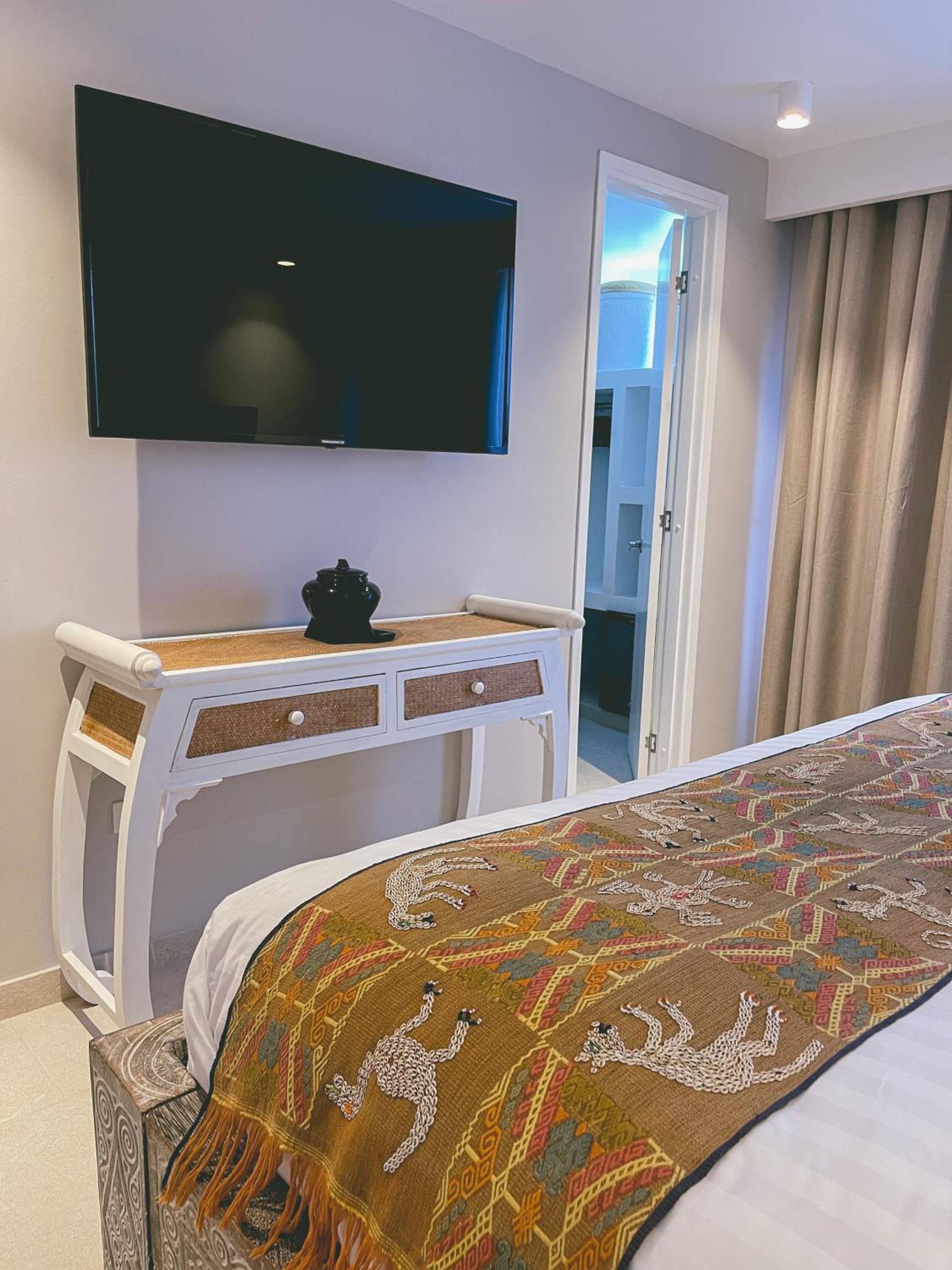 Suite - Photo 9