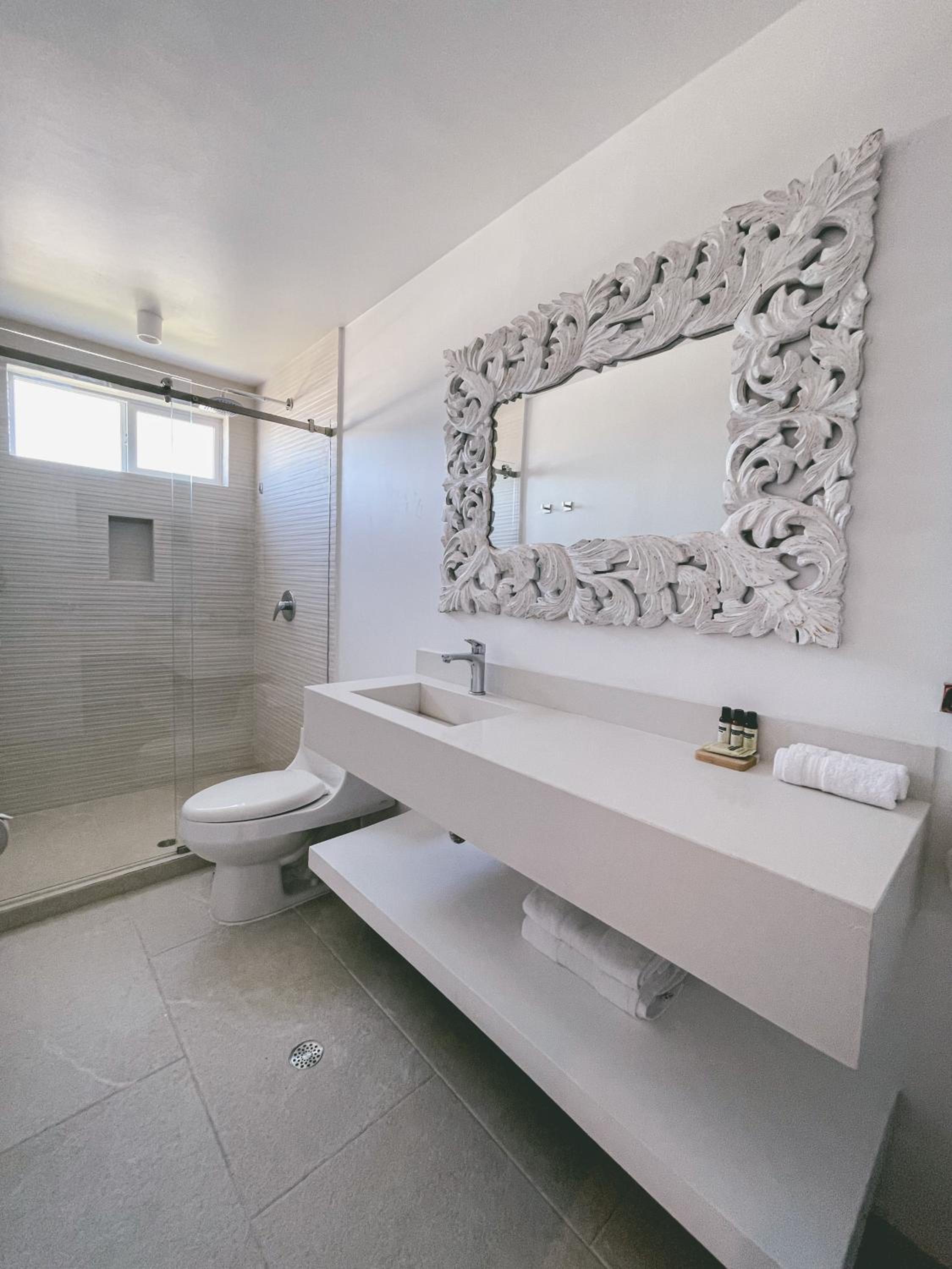 Suite - Photo 10