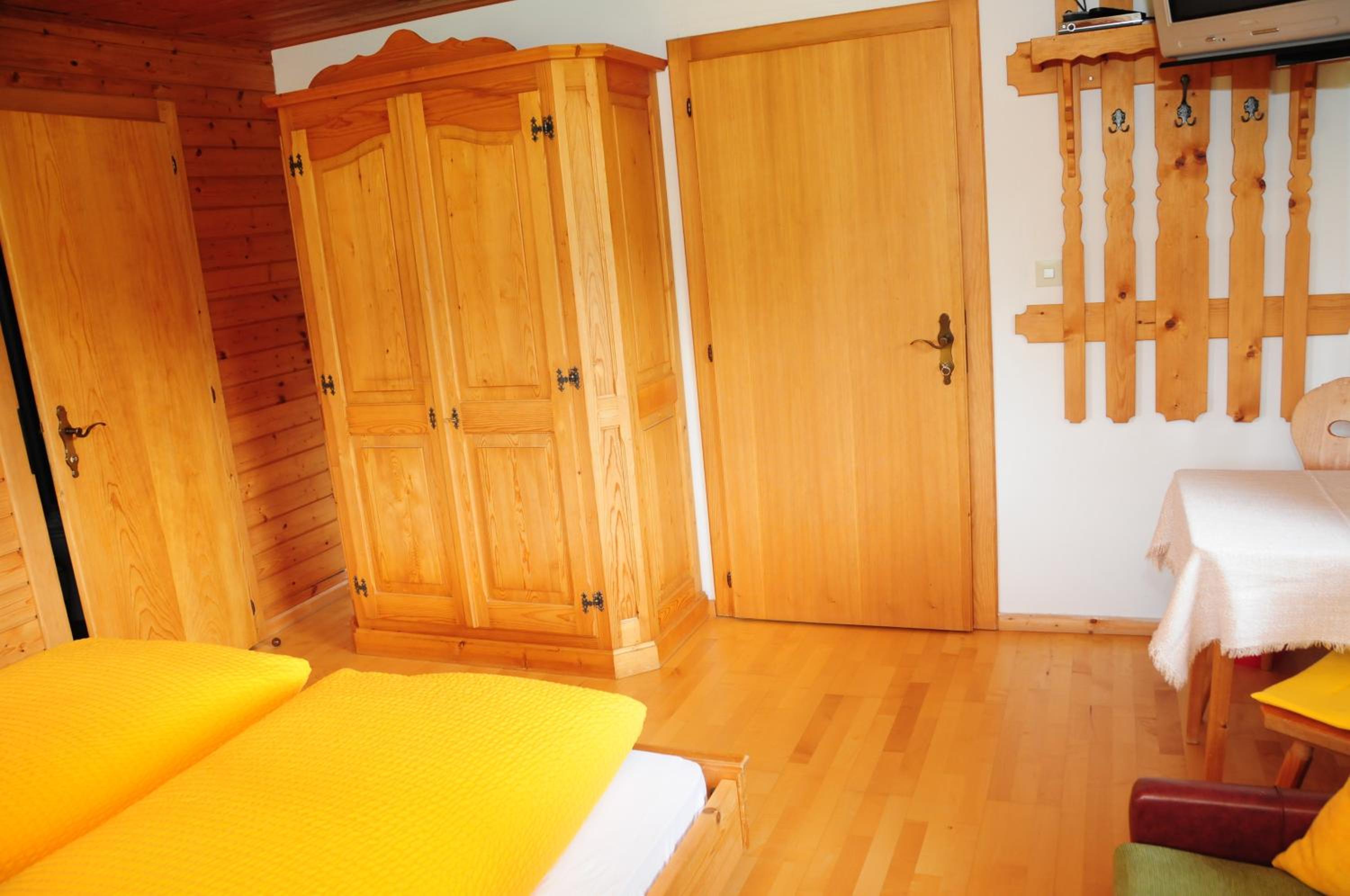 Studio Apartment with Balcony photo 2