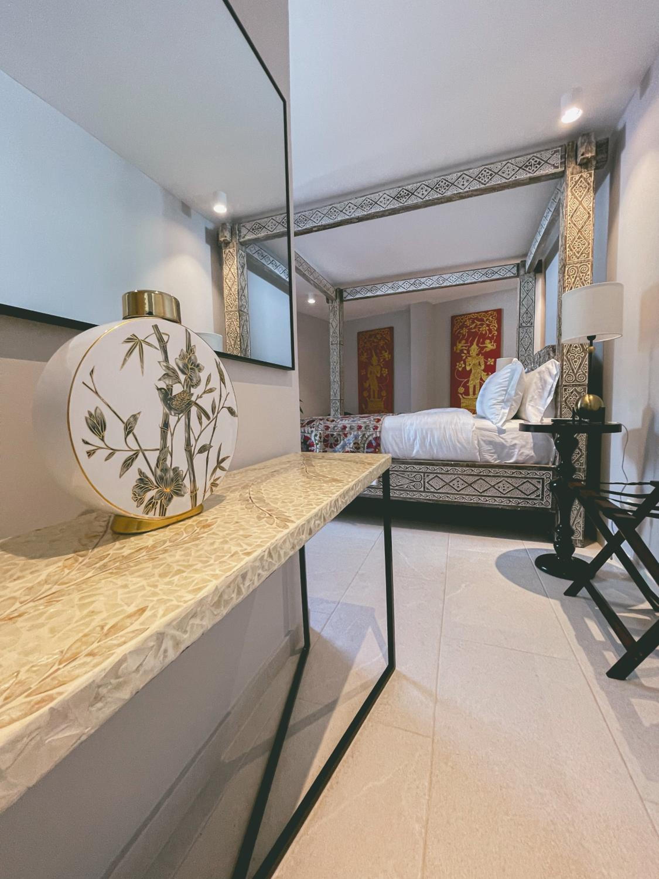 Suite - Photo 17