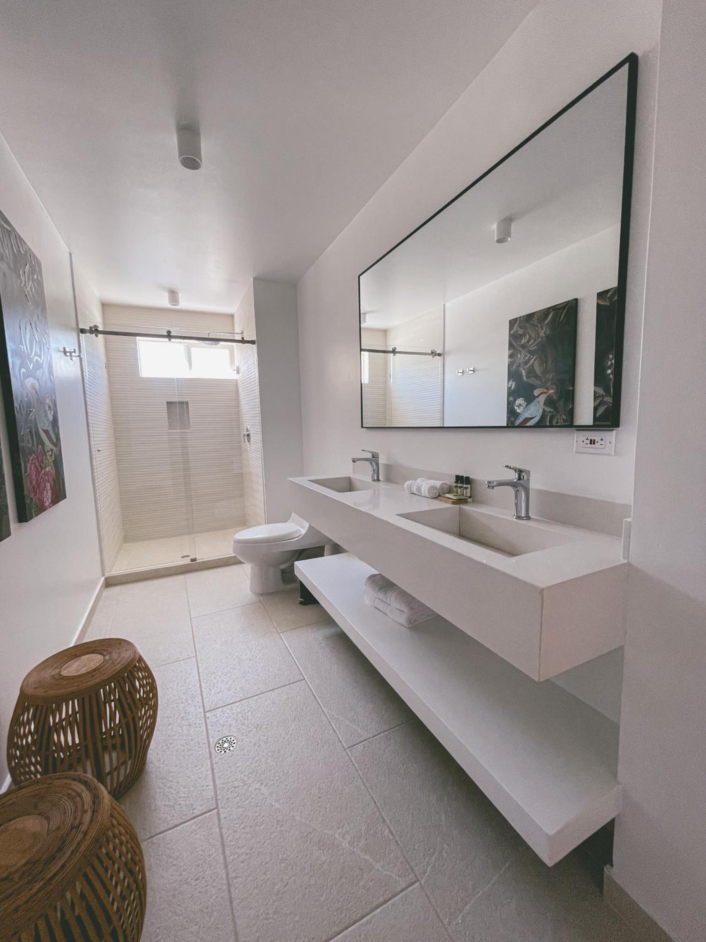 Suite - Photo 5