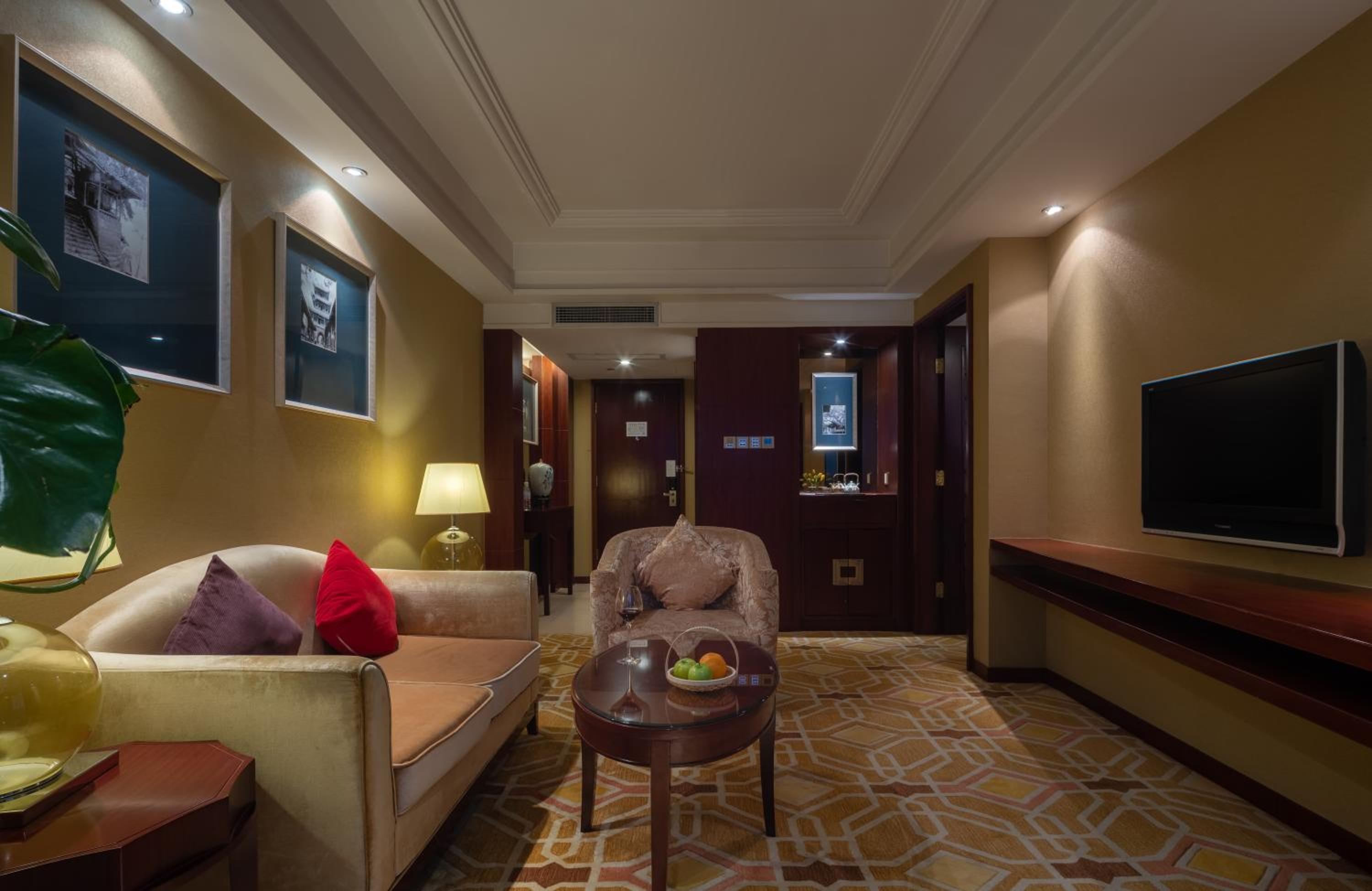 Executive Suite - Photo 6