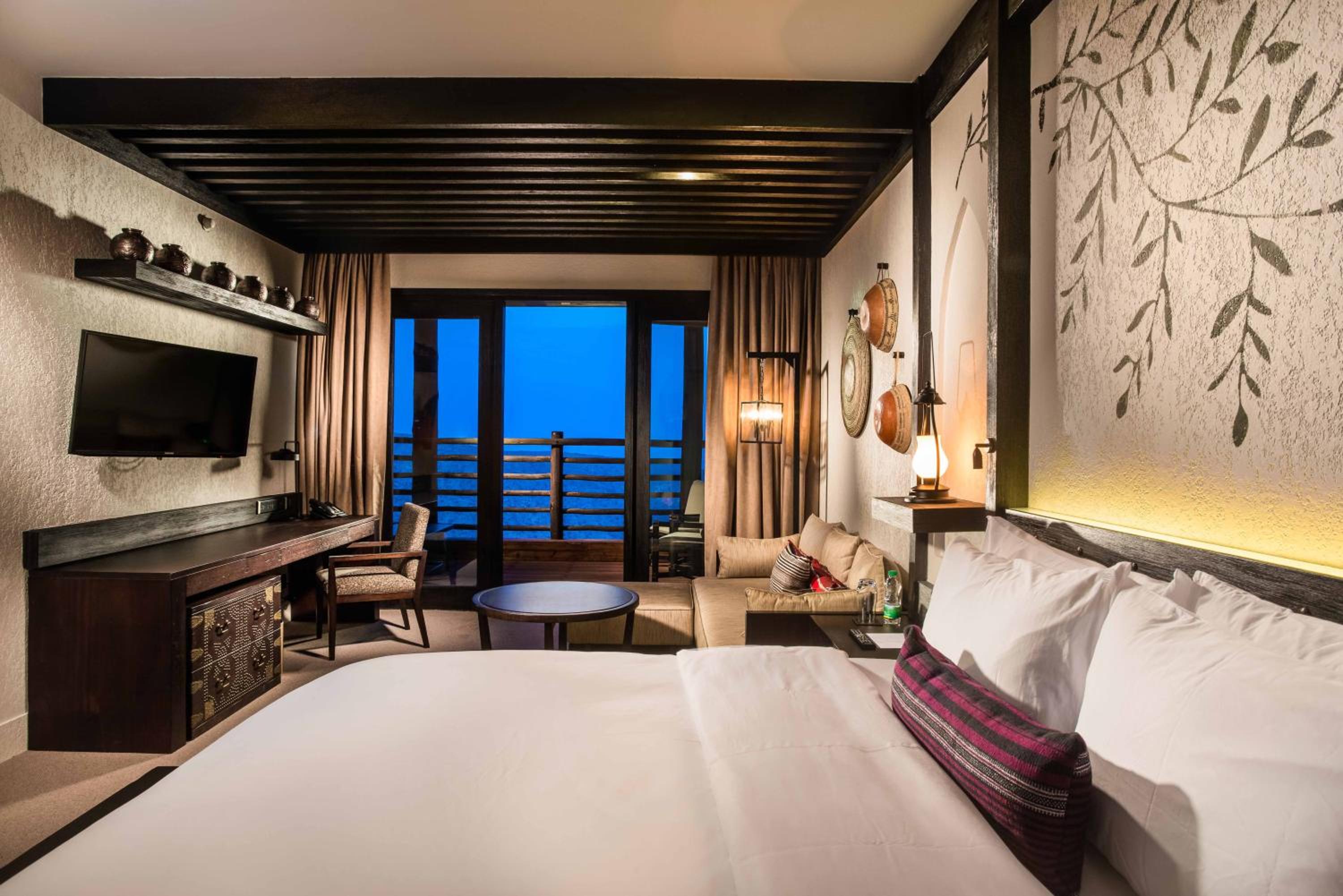 King Room with Mountain View - Photo 3