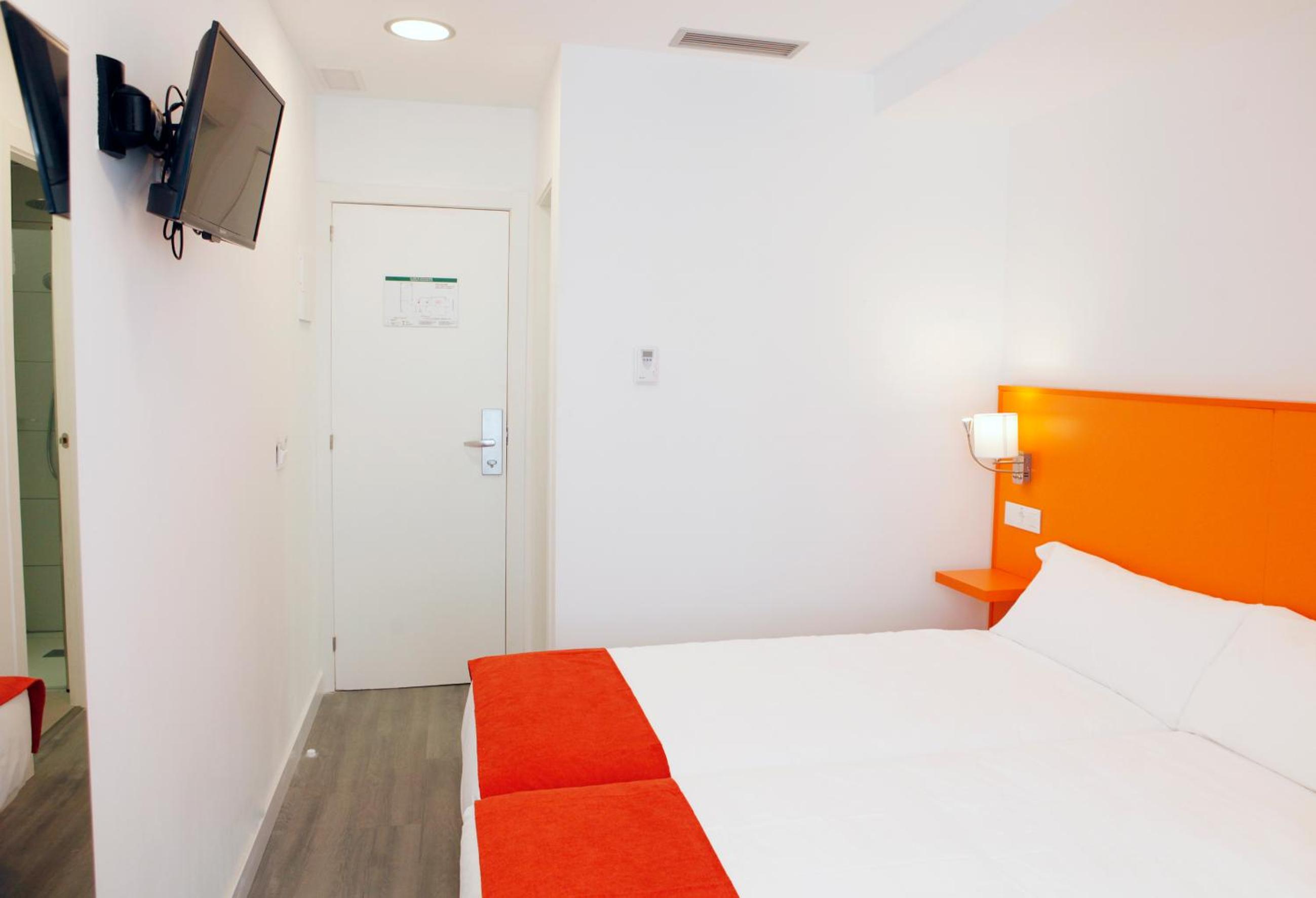 Twin Room - Photo 1