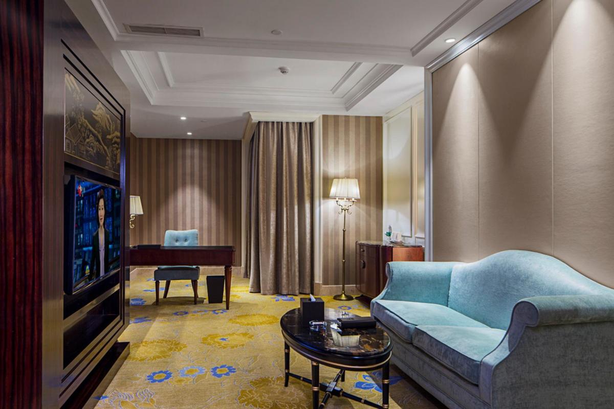 Deluxe Suite