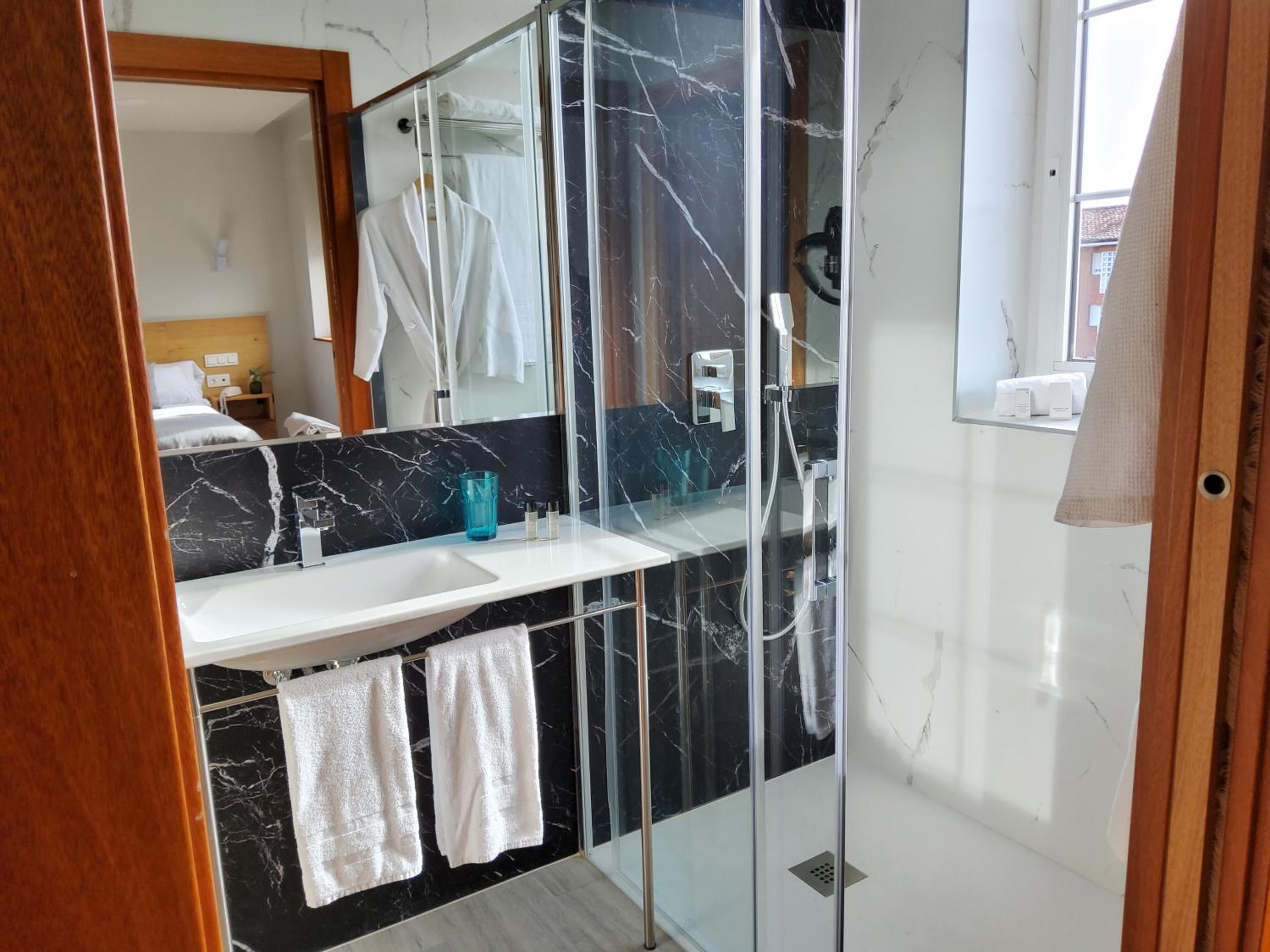Standard Triple Room - Photo 2
