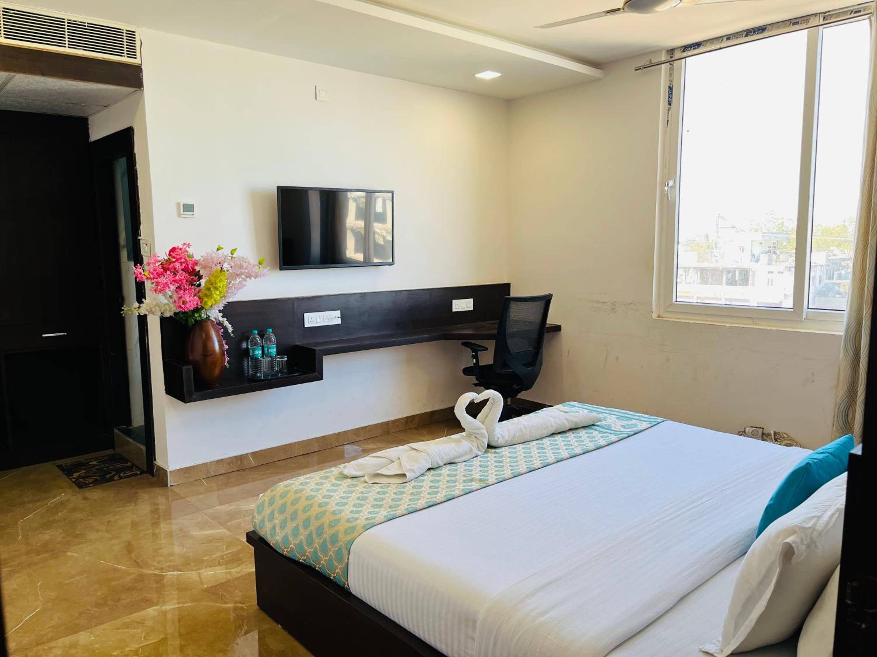 Suite - Photo 12