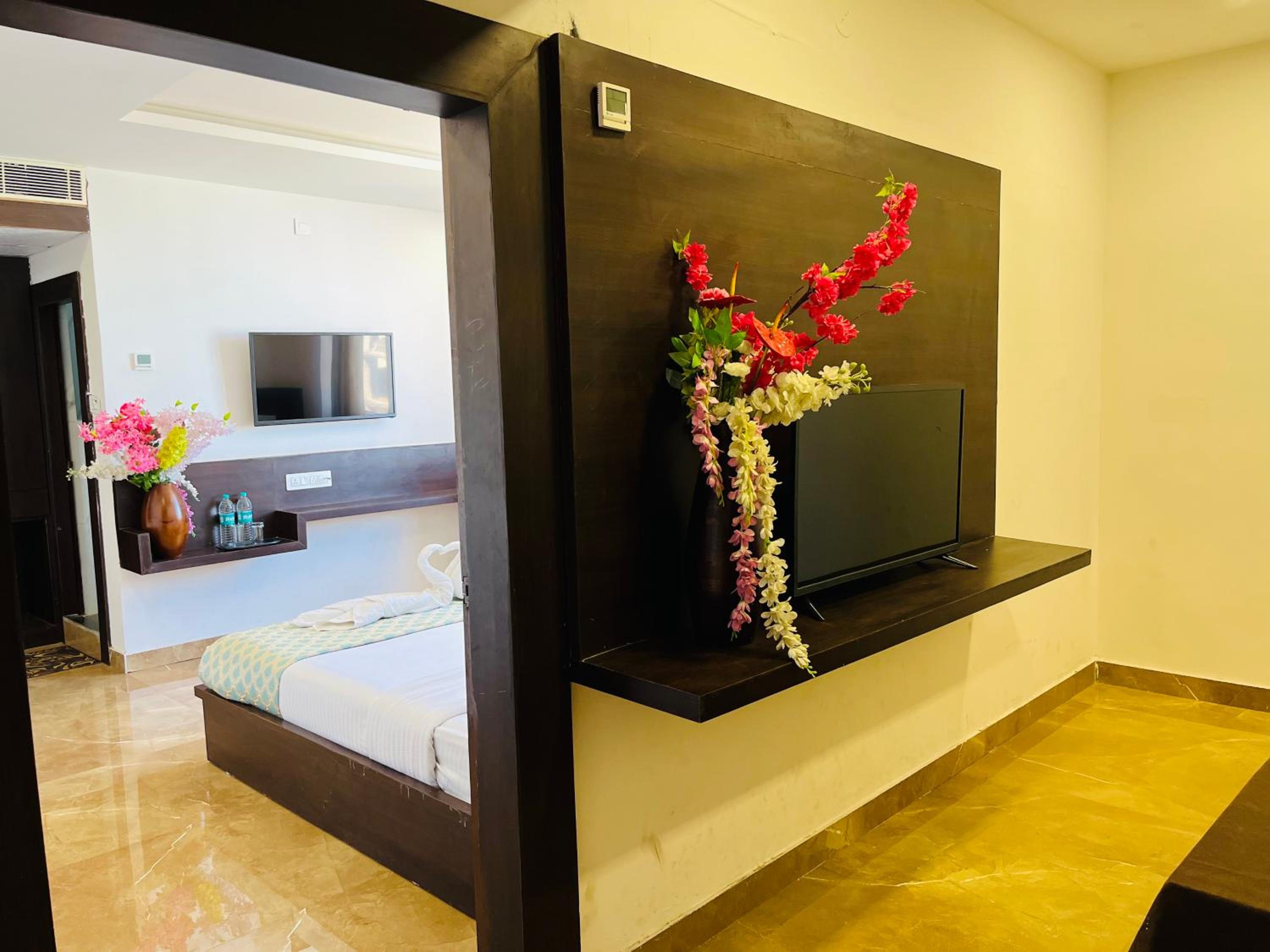 Suite - Photo 11