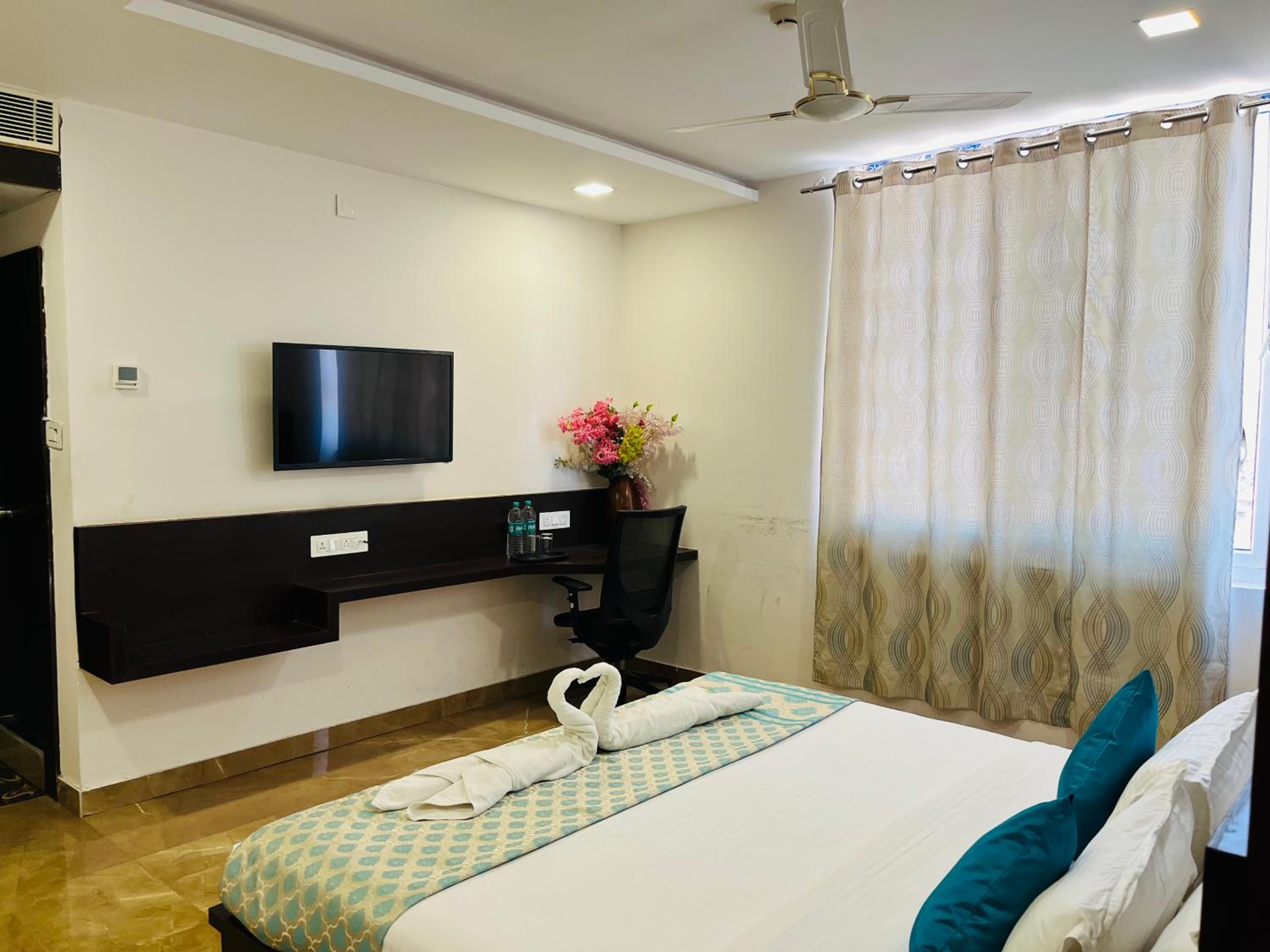Deluxe Room - Photo 1