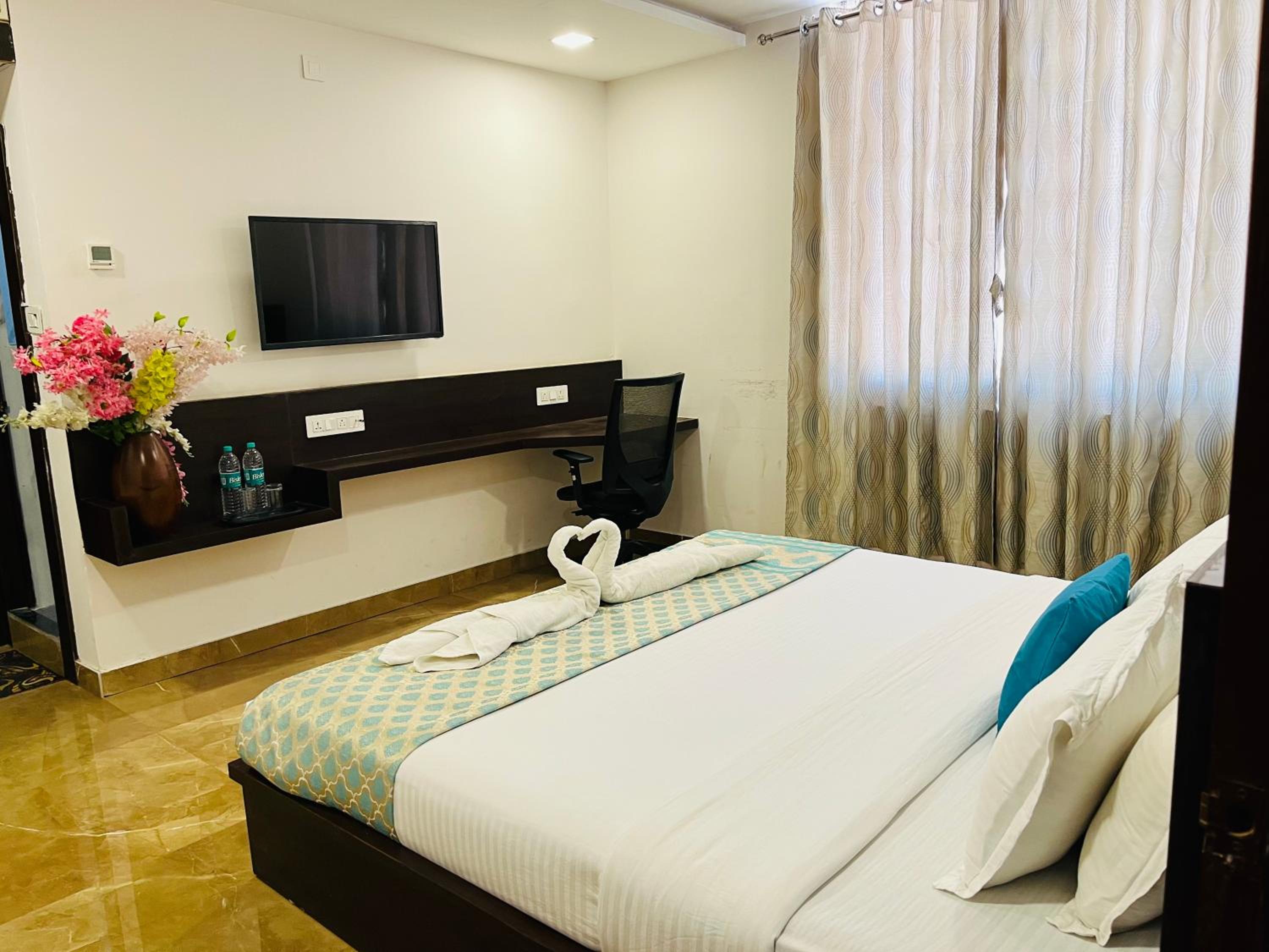 Deluxe Room - Photo 11