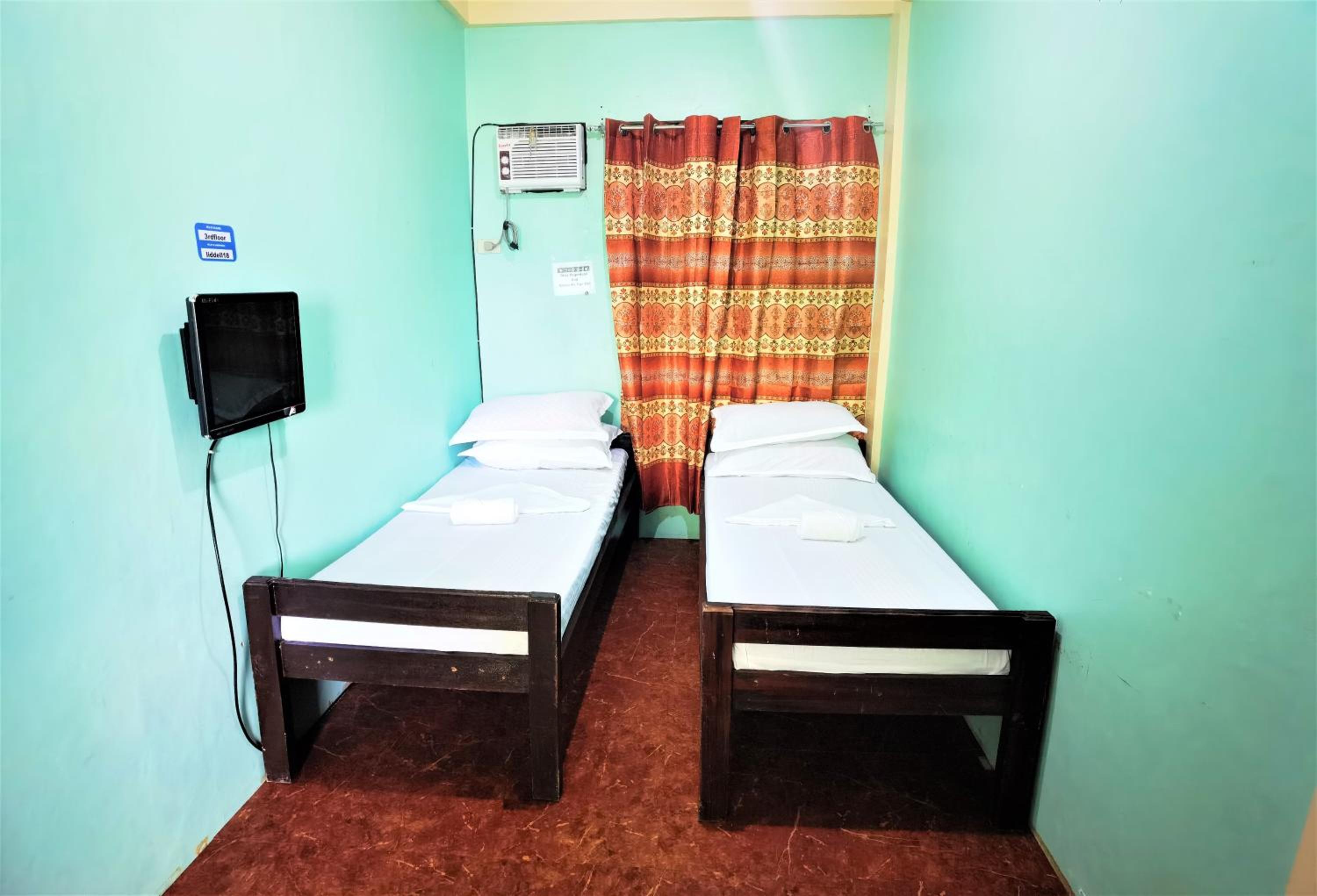 Standard Twin Room - Photo 1