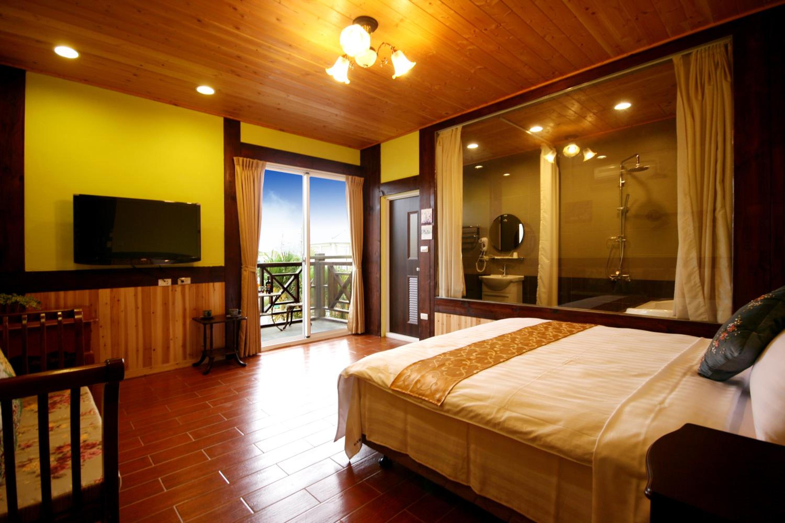 Deluxe Double Room with Balcony photo 2