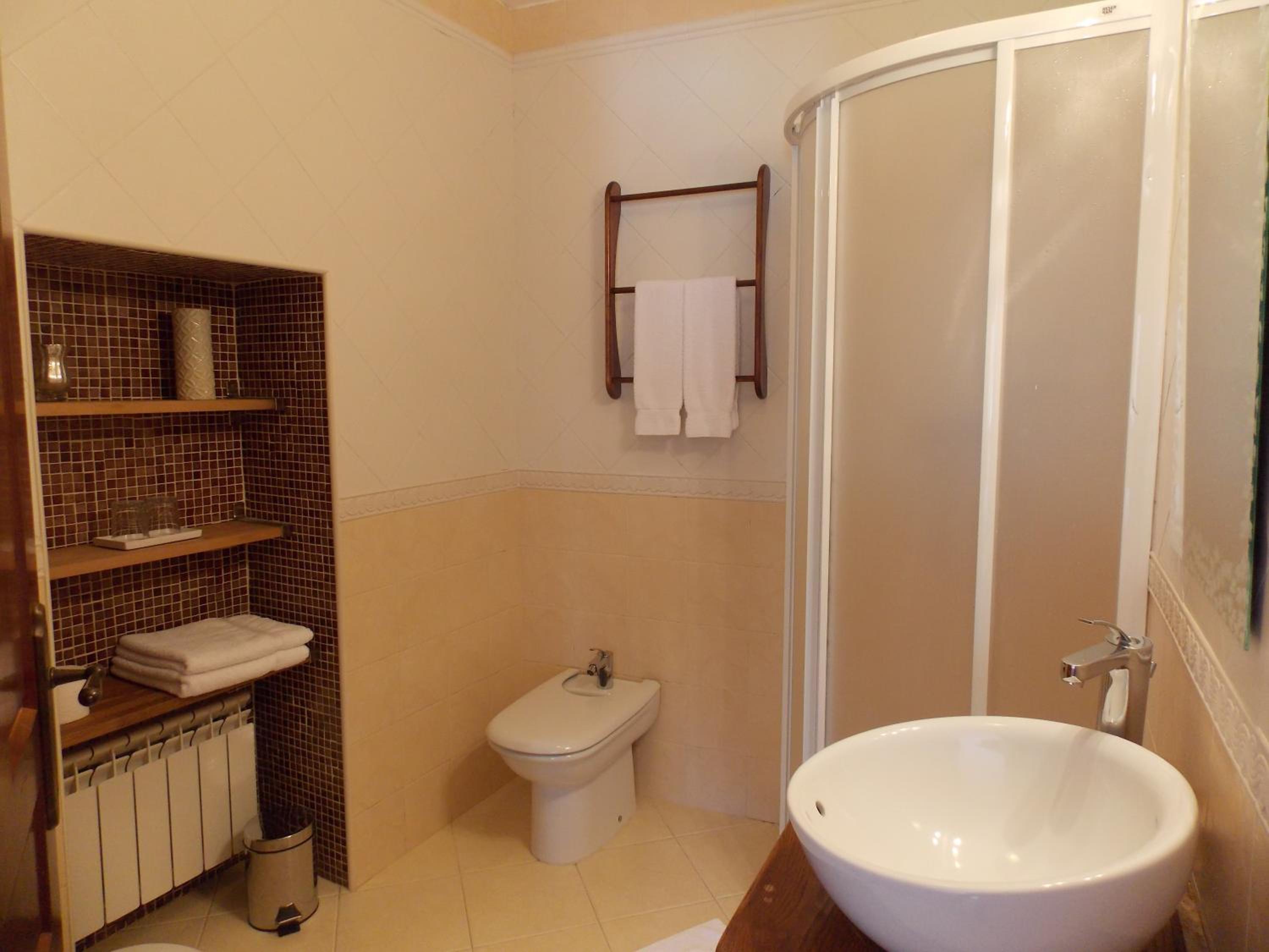 Deluxe Double Room - Photo 13