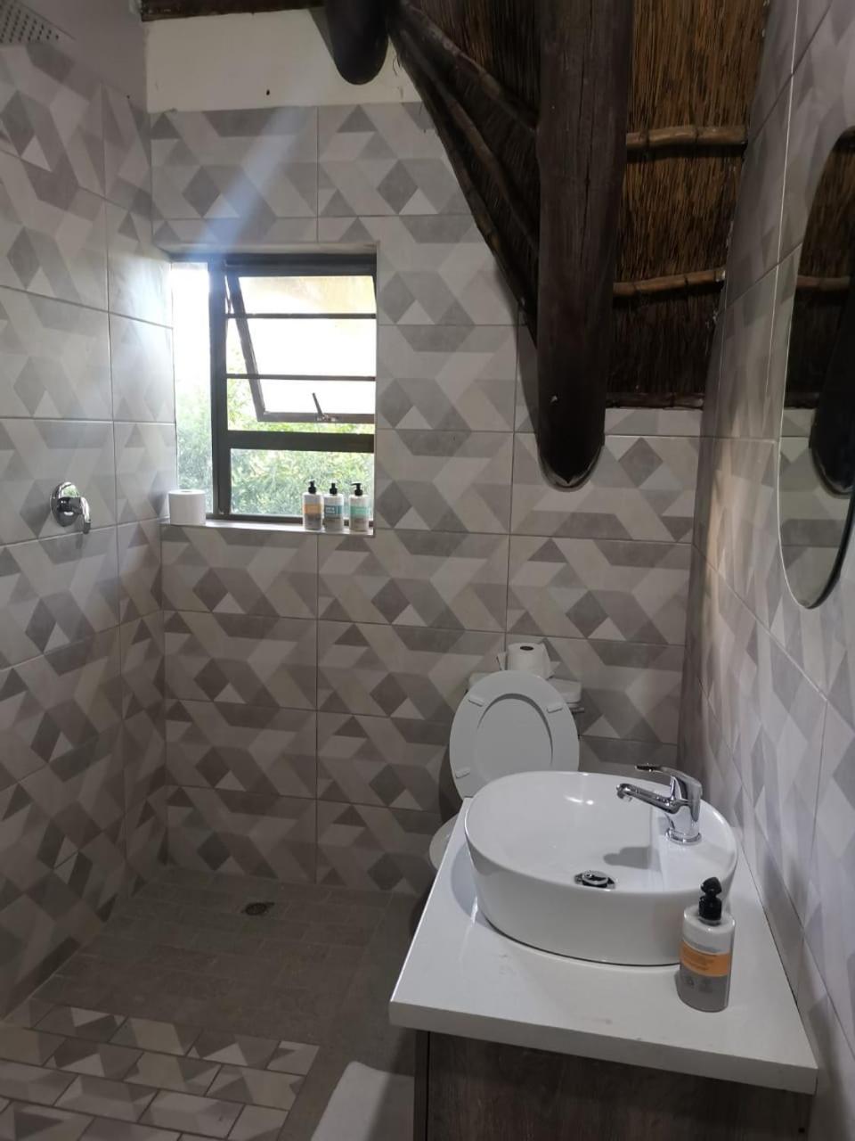 Deluxe Double or Twin Room with Sea View photo 2