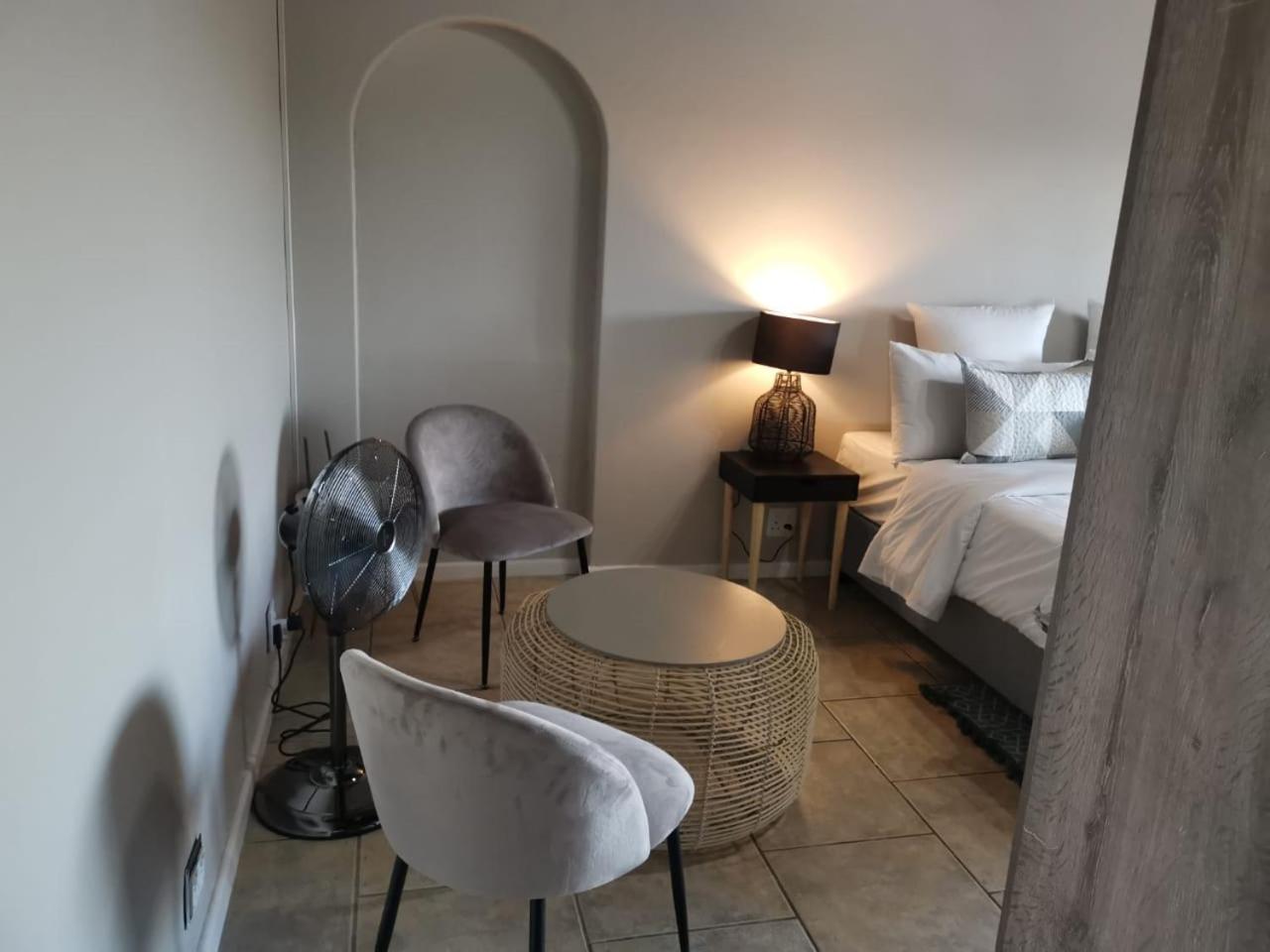 Deluxe Double or Twin Room with Sea View photo 3