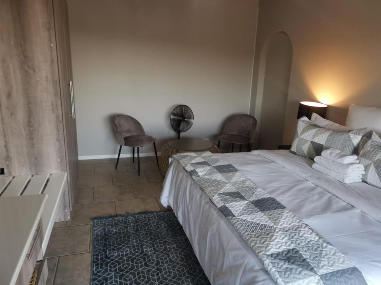 Deluxe Double or Twin Room with Sea View photo 3