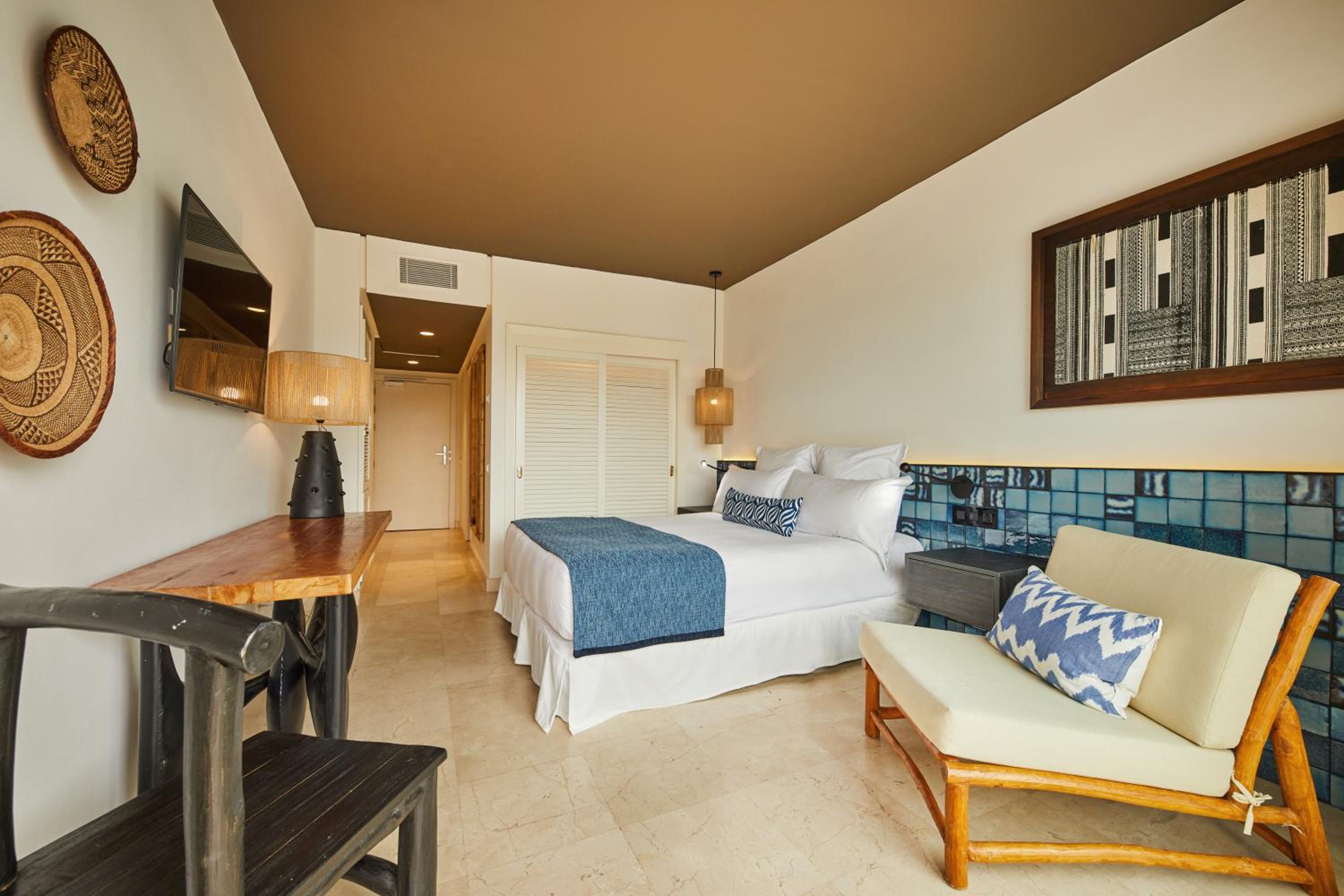 Double Room with Ocean View - Photo 3