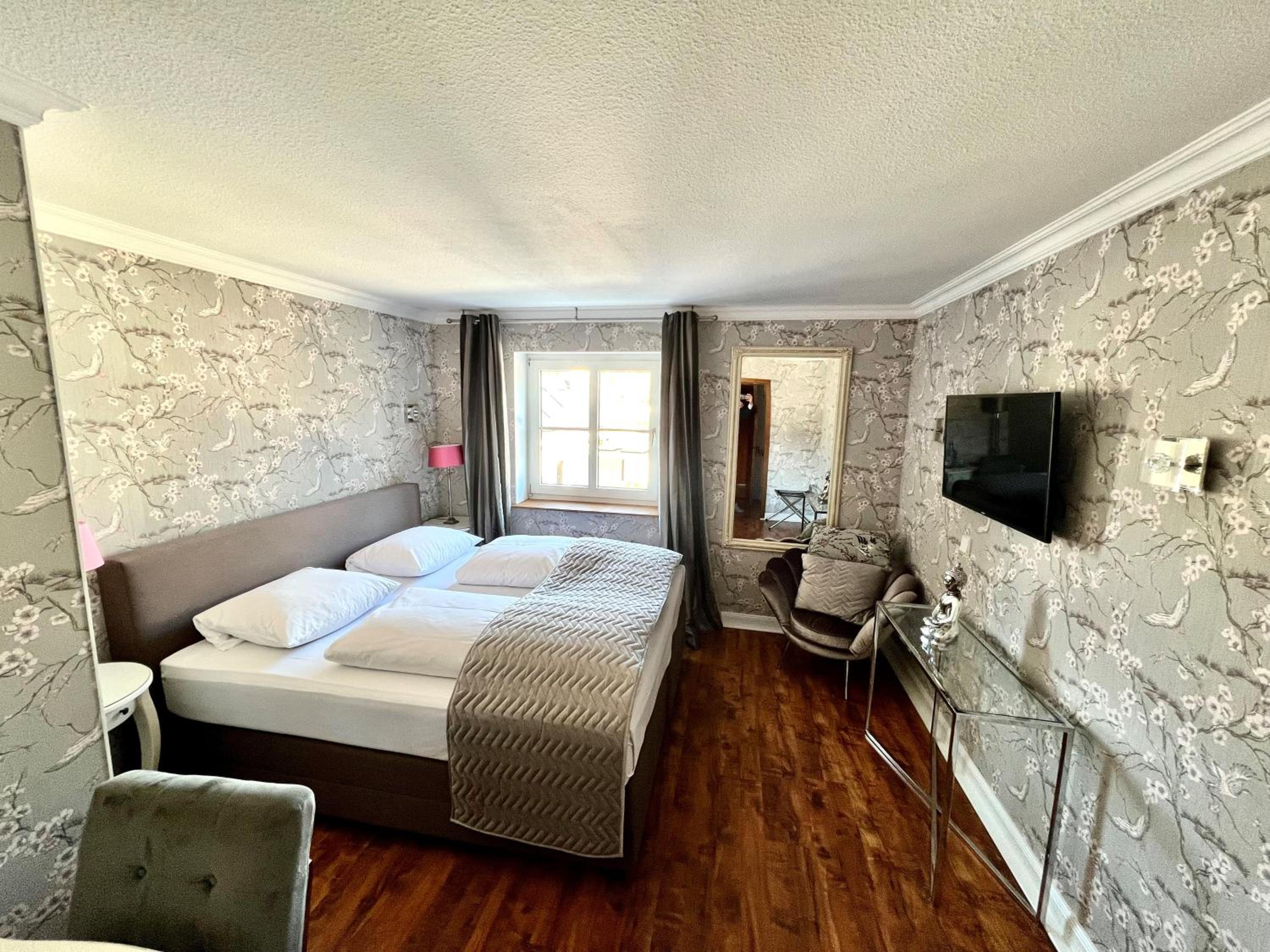 Classic Double Room - Photo 11