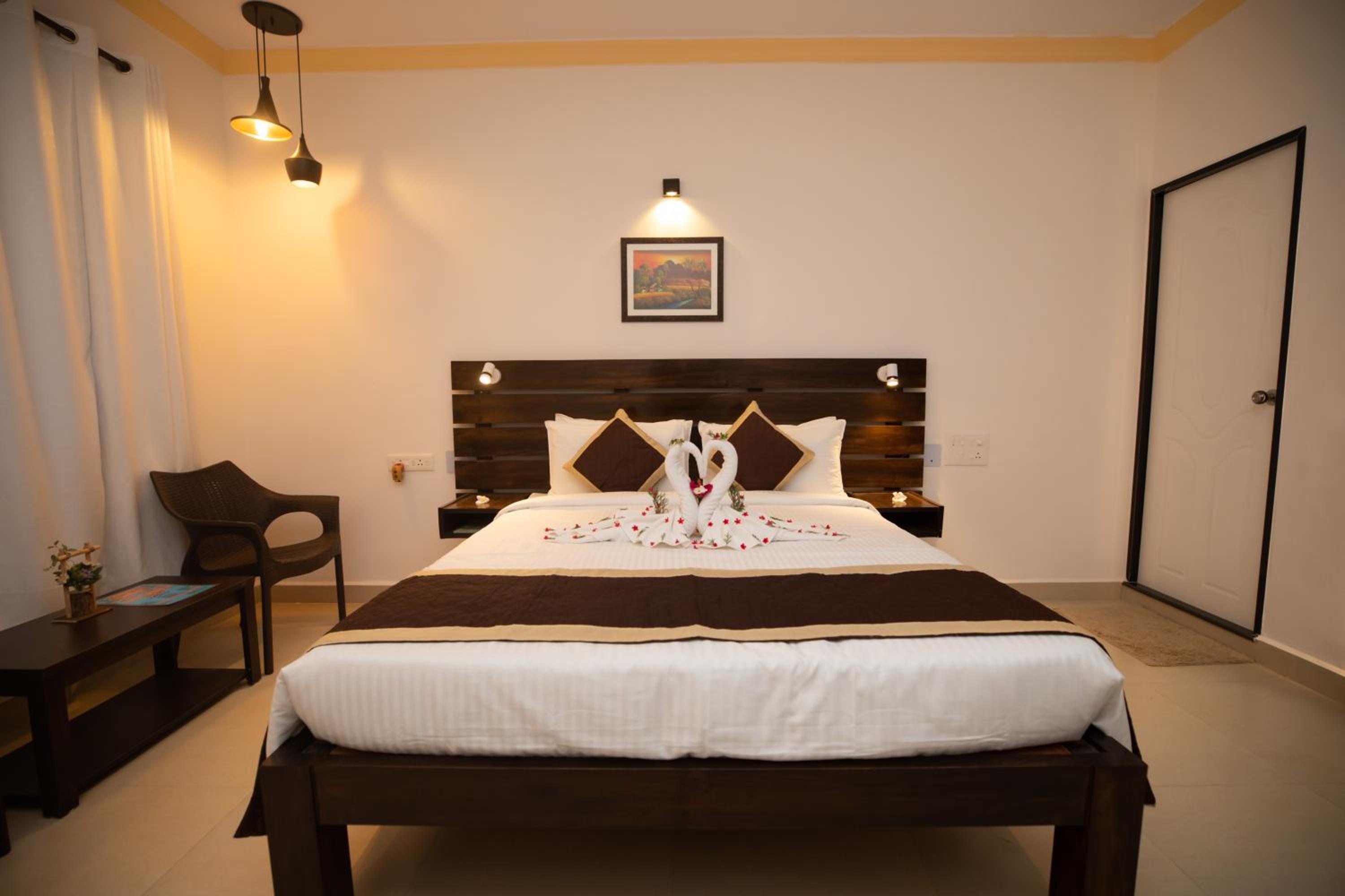 Deluxe Double Room with Balcony photo 2