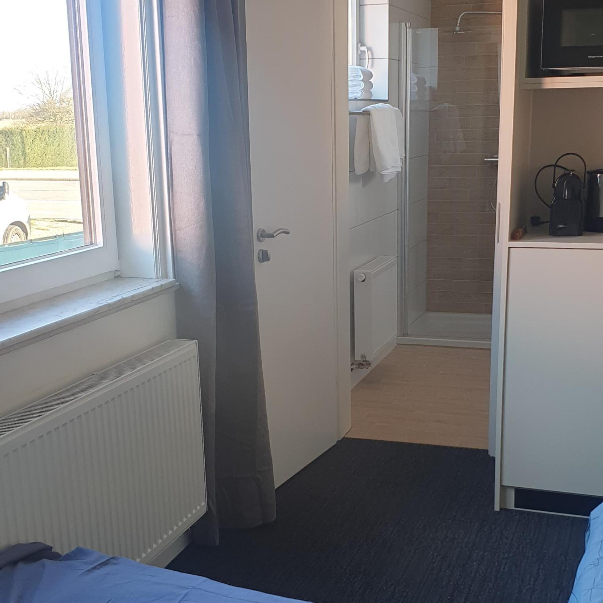 Triple Room with Bathroom - Photo 9