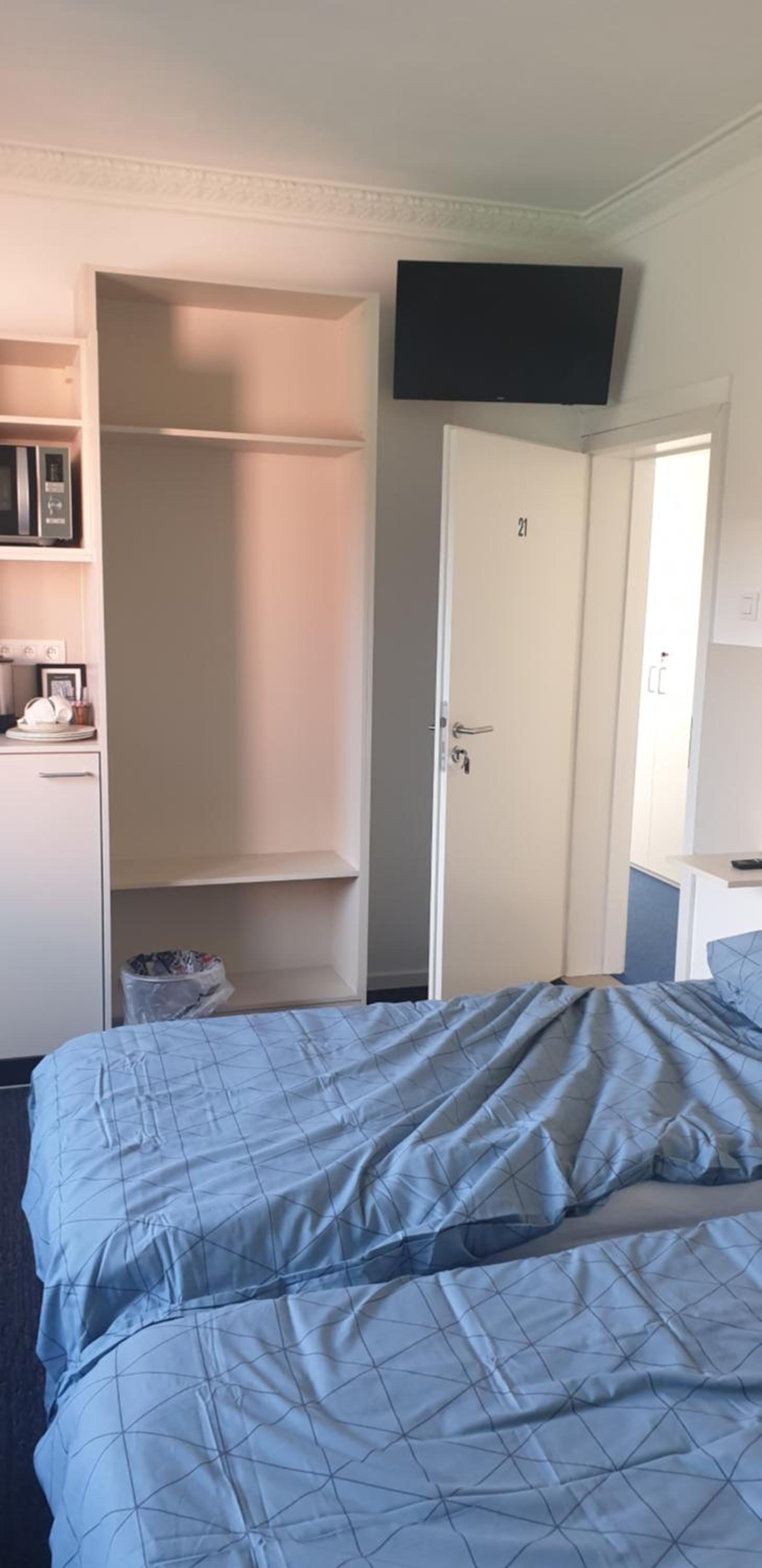 Triple Room with Bathroom - Photo 10