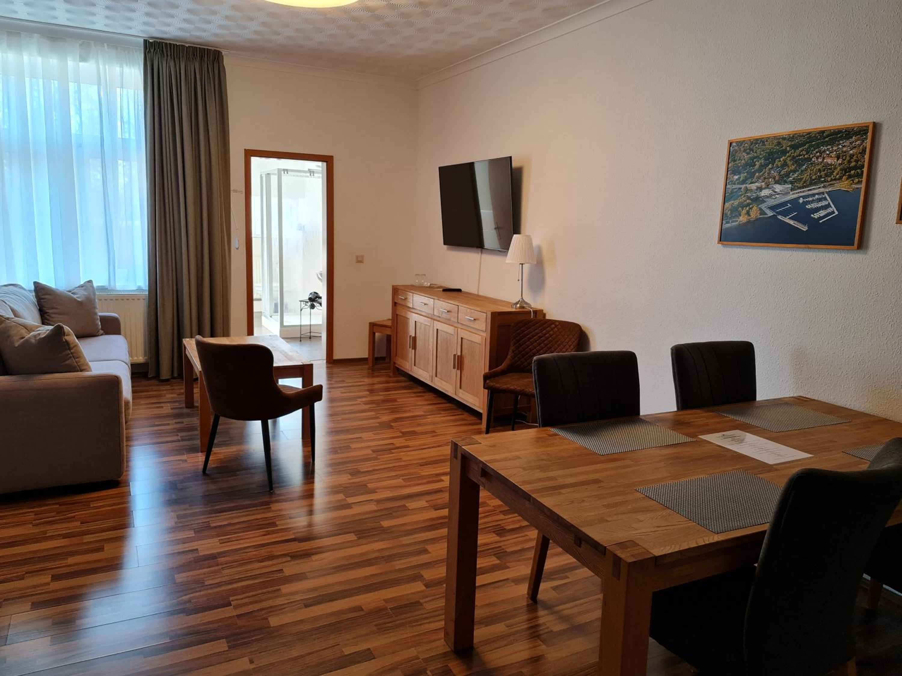 One-Bedroom Suite - Photo 6