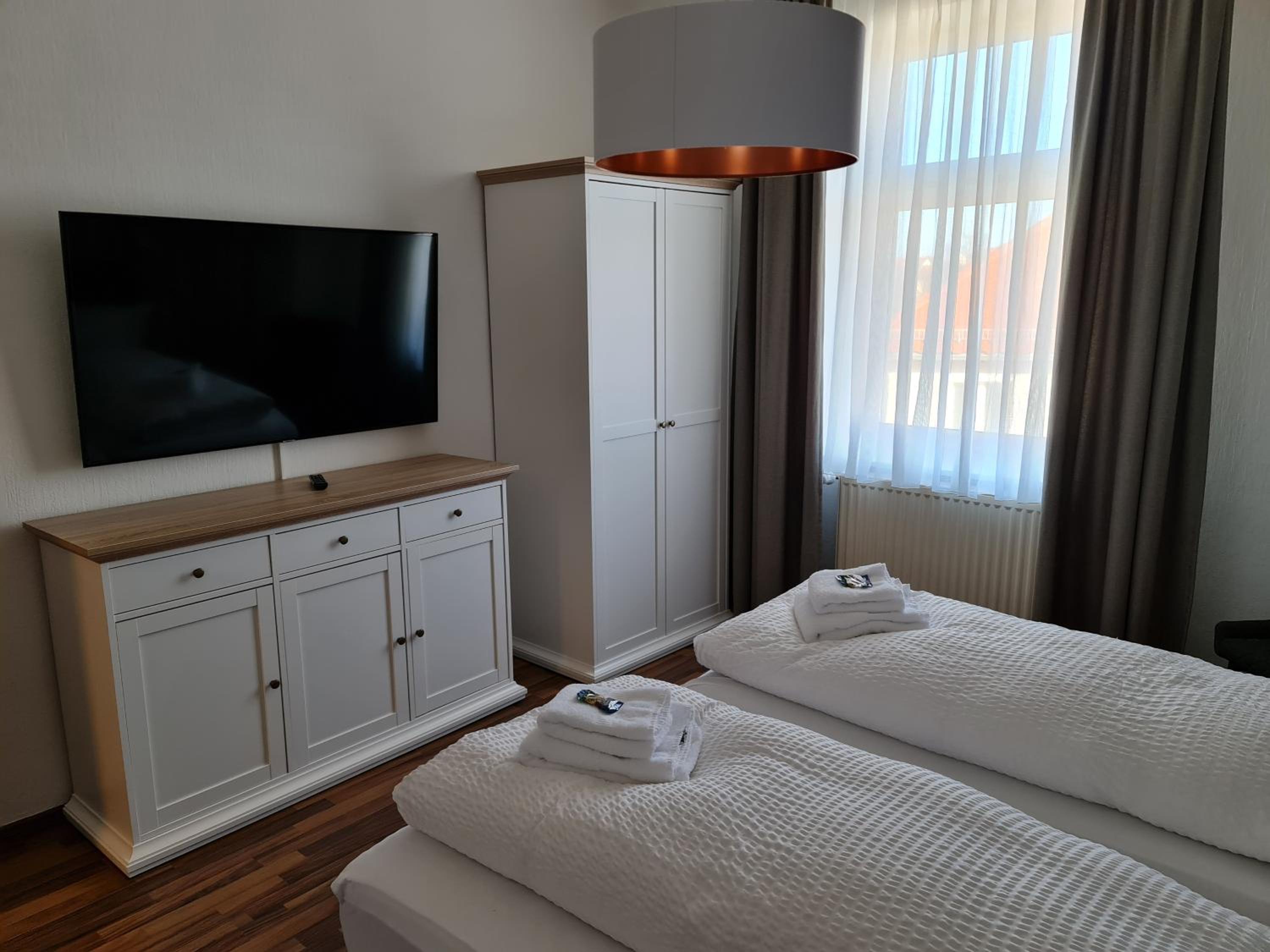 One-Bedroom Suite - Photo 7